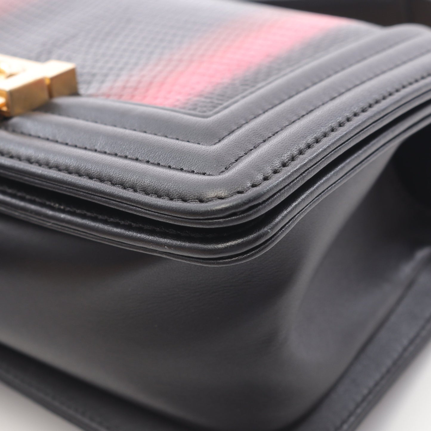 ボーイシャネル スモール チェーンショルダーバッグ レザー ブラック レッド ピンクレッド アンティークゴールド金具 シャネル バッグ CHANEL