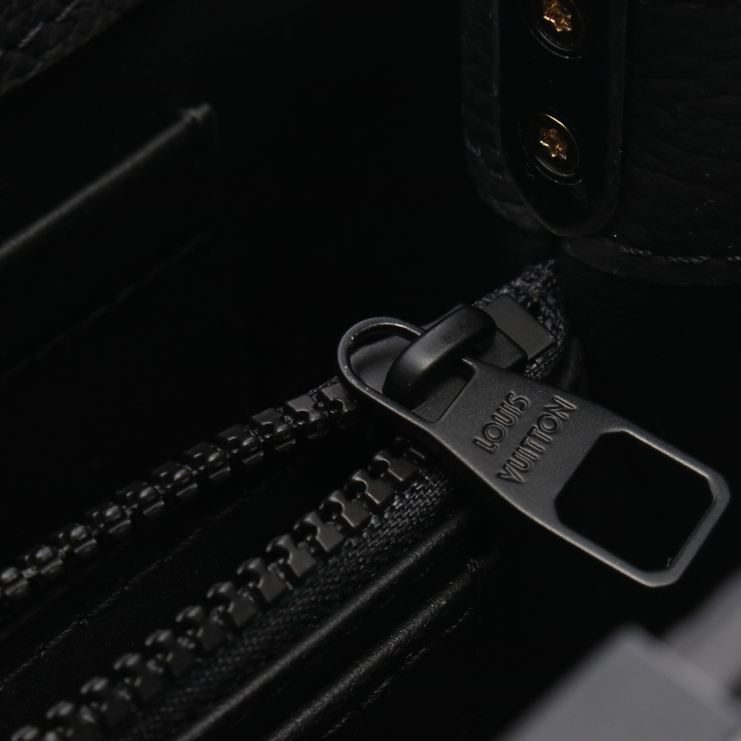 カプシーヌEW MINI ハンドバッグ レザー ブラック 2WAY ルイヴィトン バッグ LOUIS VUITTON
