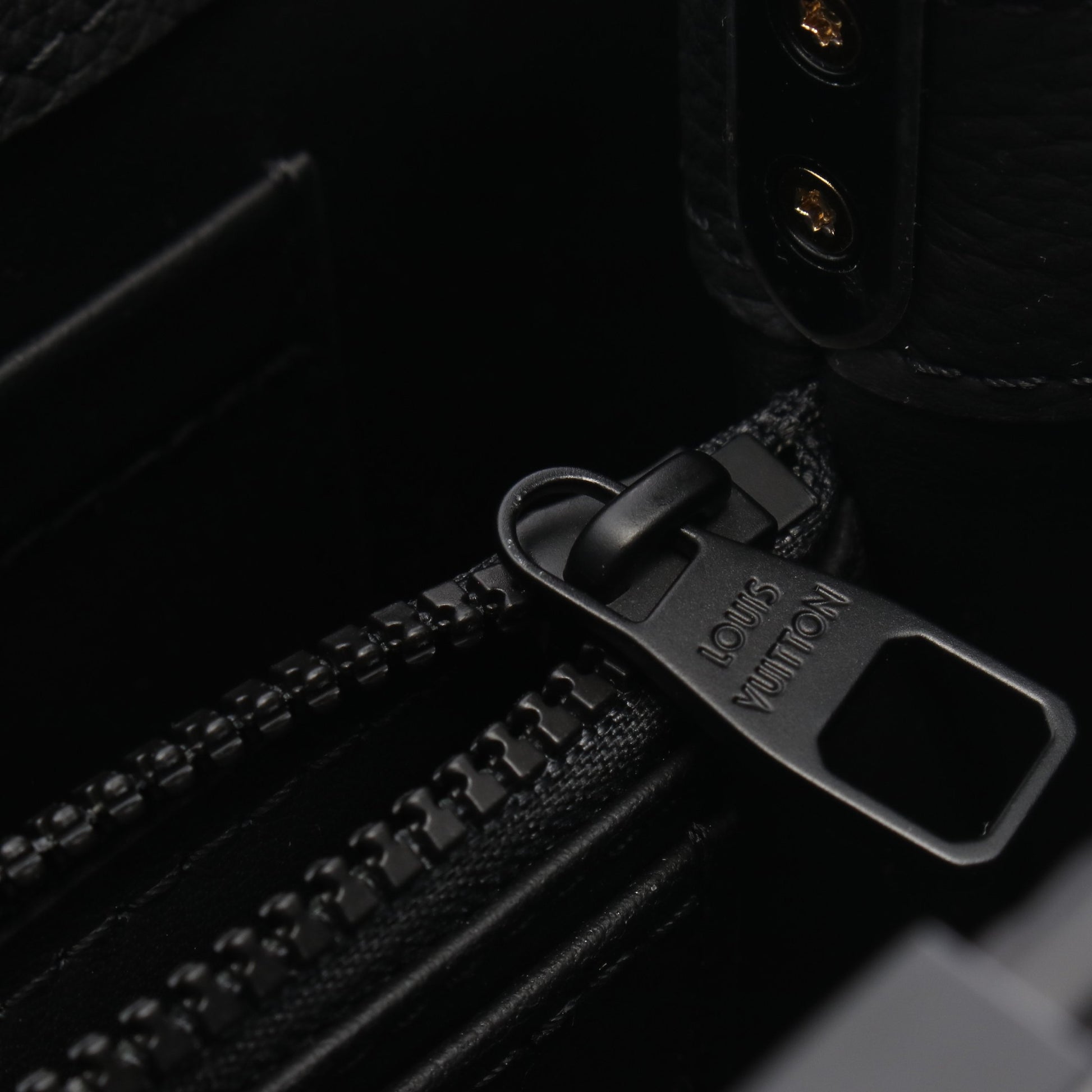 カプシーヌEW MINI ハンドバッグ レザー ブラック 2WAY ルイヴィトン バッグ LOUIS VUITTON