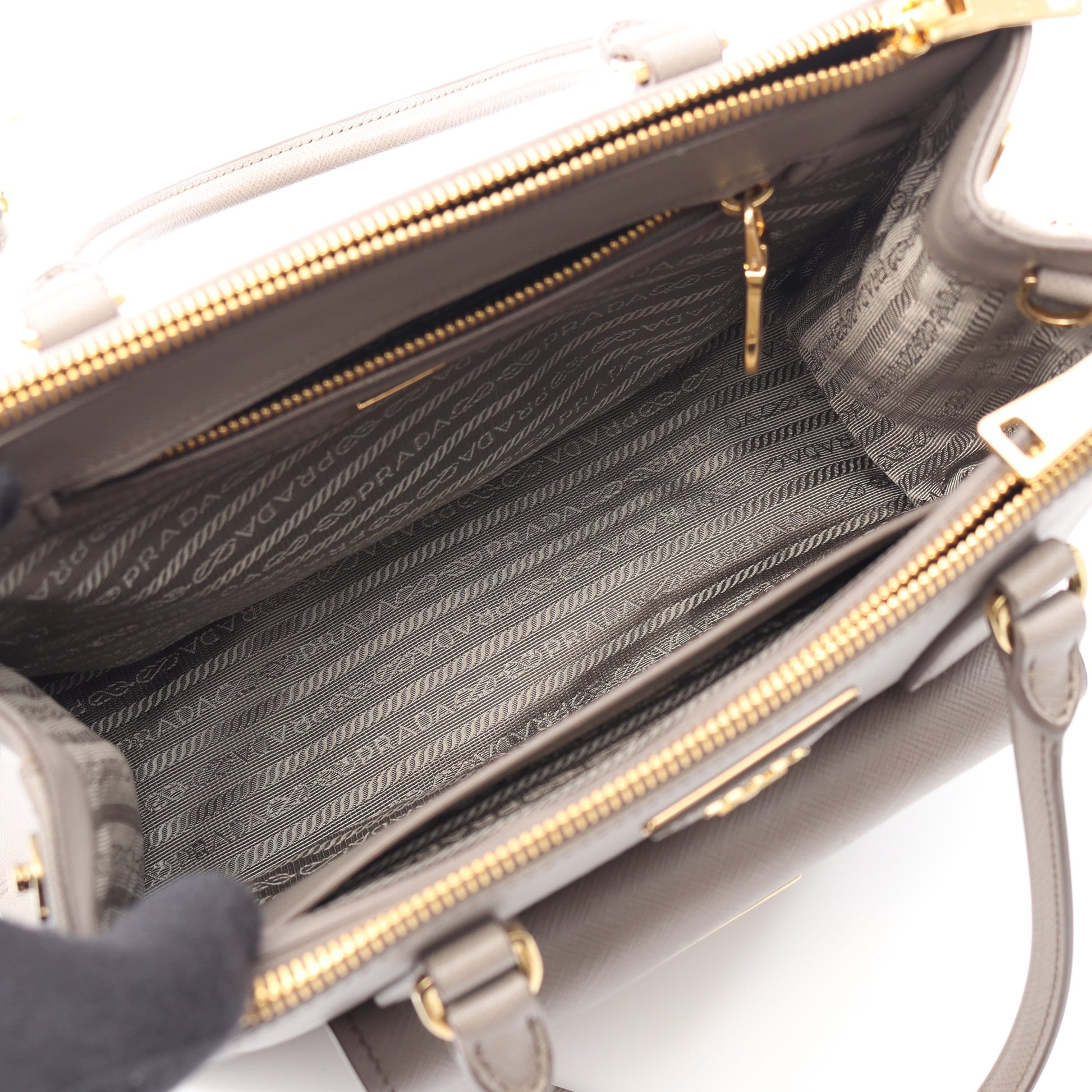 SAFFIANO LUX ハンドバッグ サフィアーノレザー グレー 2WAY プラダ バッグ PRADA