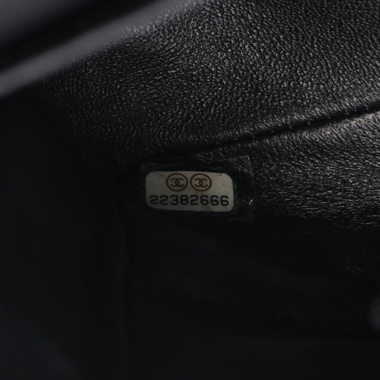 シェブロン Vステッチ Wフラップ Wチェーンショルダーバッグ キャビアスキン ブラック シルバー金具 シャネル バッグ CHANEL