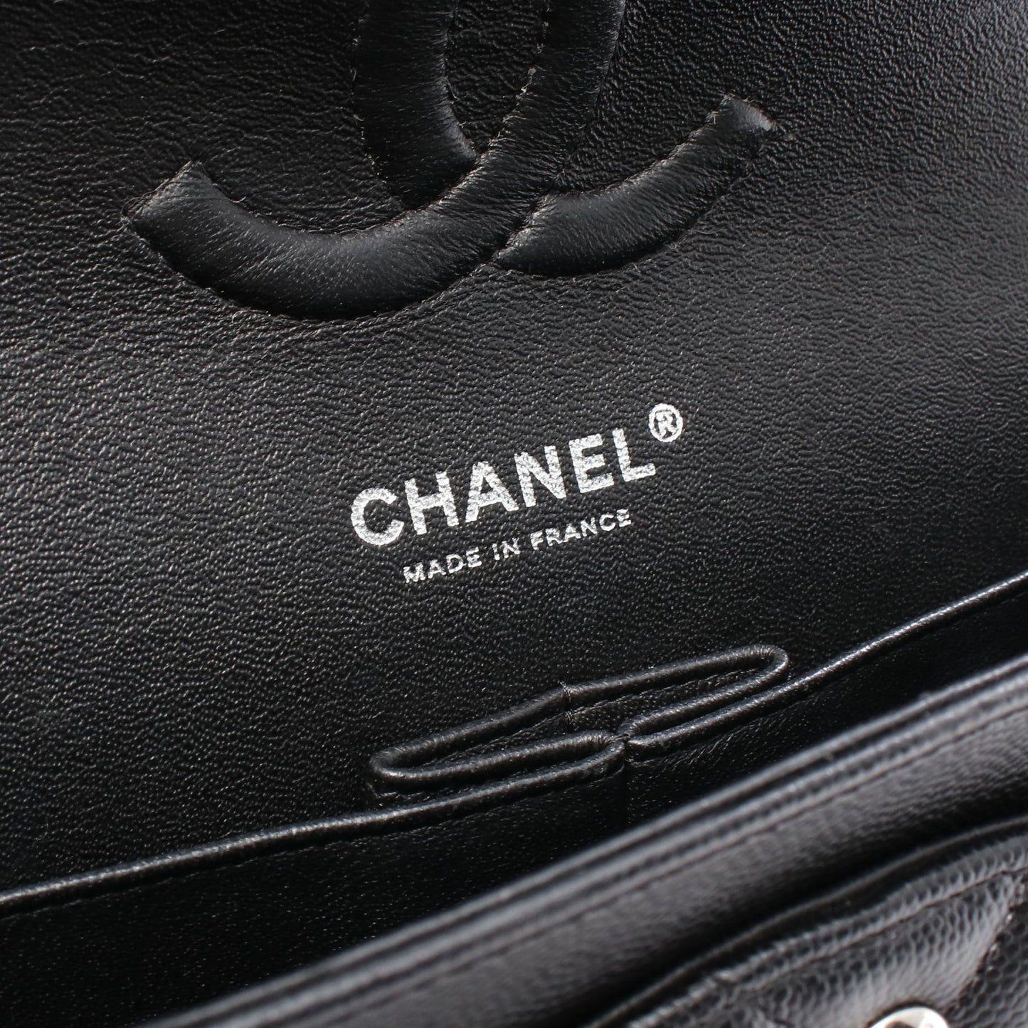 シェブロン Vステッチ Wフラップ Wチェーンショルダーバッグ キャビアスキン ブラック シルバー金具 シャネル バッグ CHANEL