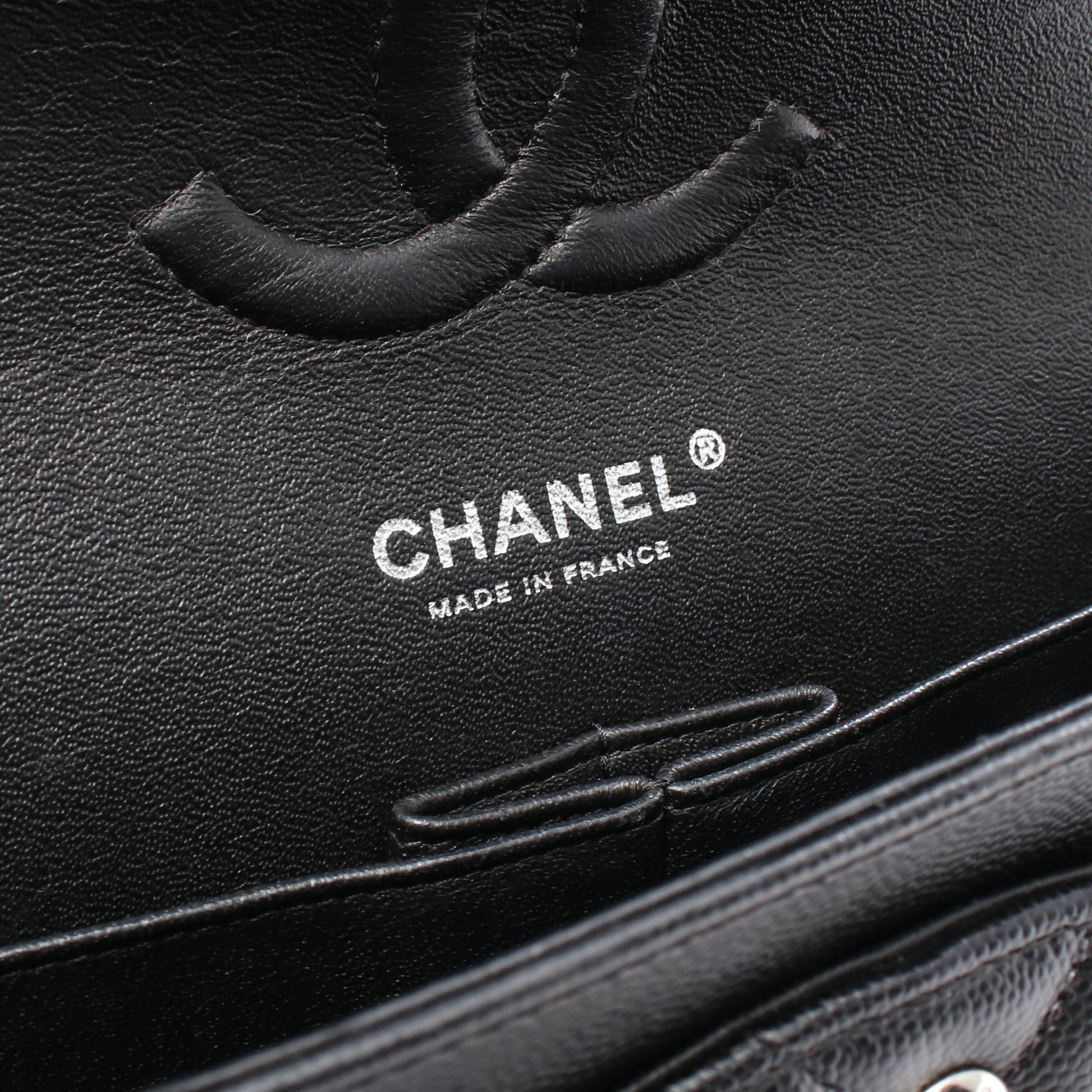 シェブロン Vステッチ Wフラップ Wチェーンショルダーバッグ キャビアスキン ブラック シルバー金具 シャネル バッグ CHANEL