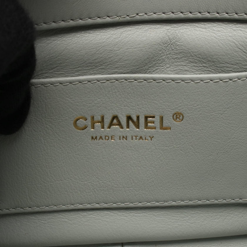 ミニ フラップ バッグ マトラッセ チェーンショルダーバッグ レザー ライトブルー ゴールド金具 シャネル バッグ CHANEL