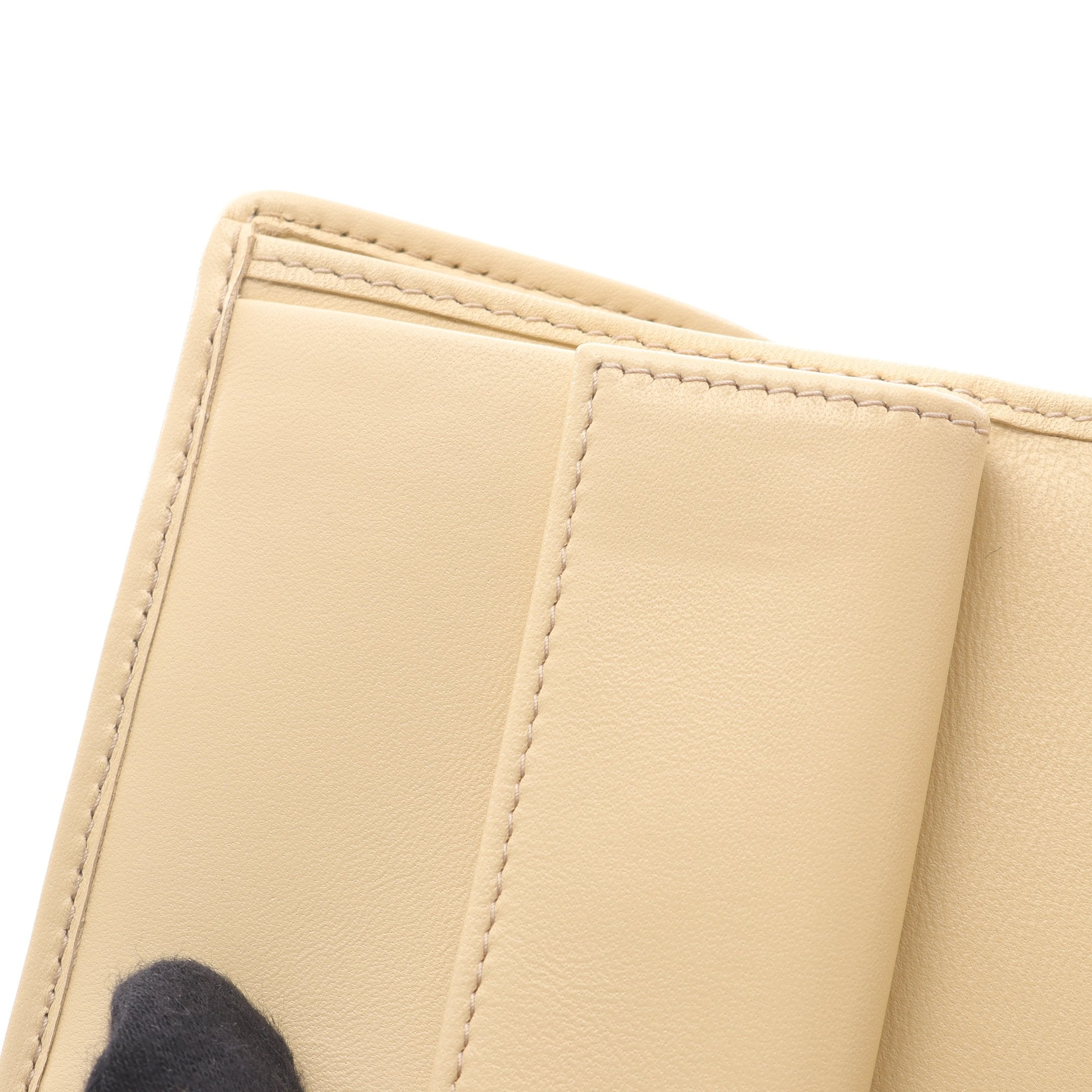 箱無しmiu miu ベージュ 三つ折り財布　マテラッセ ミュウミュウ 三つ折り財布 マテラッセ ミニ財布 ベージュ