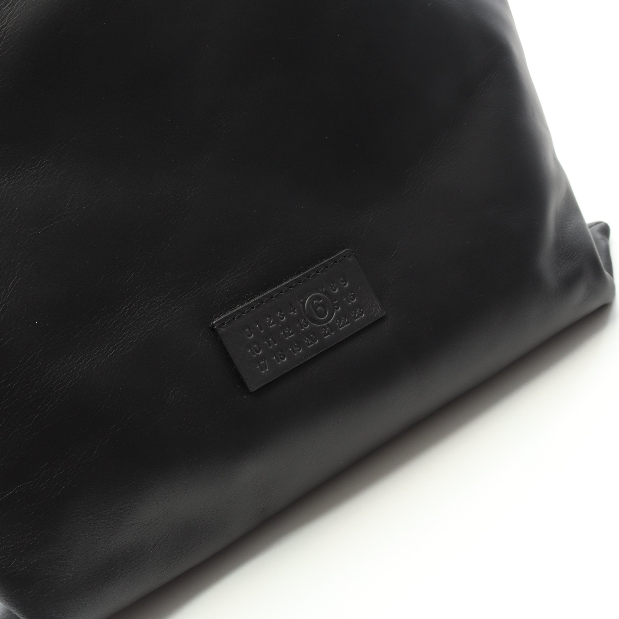 MM6 ブラック レザー ショルダーバッグ エムエム6 MM6 SB6ZH0013 P7027 ショルダーバッグ JAPANESE 6 S SOFT