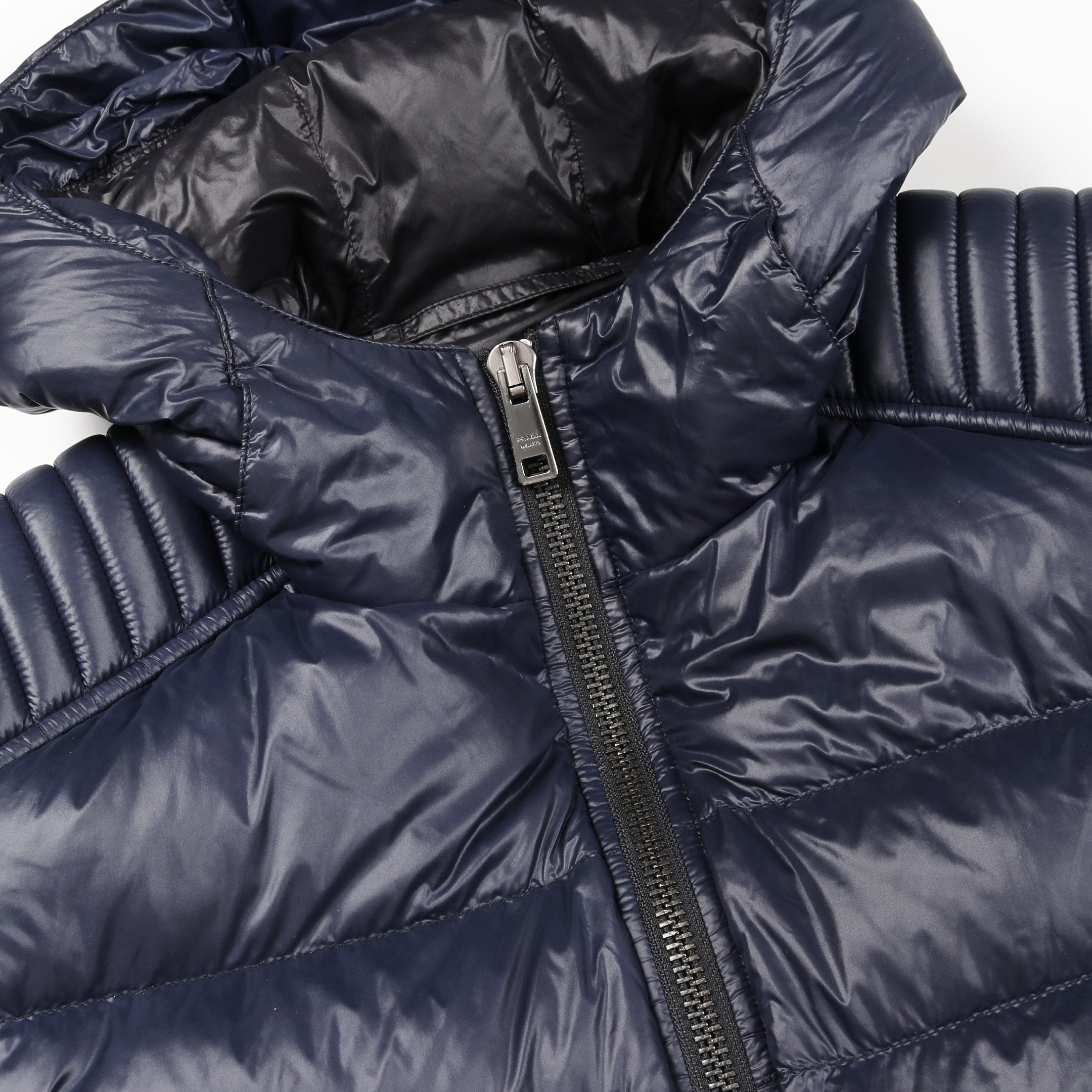 ダウンジャケット ナイロン ネイビー フード付き 三角プレート プラダ