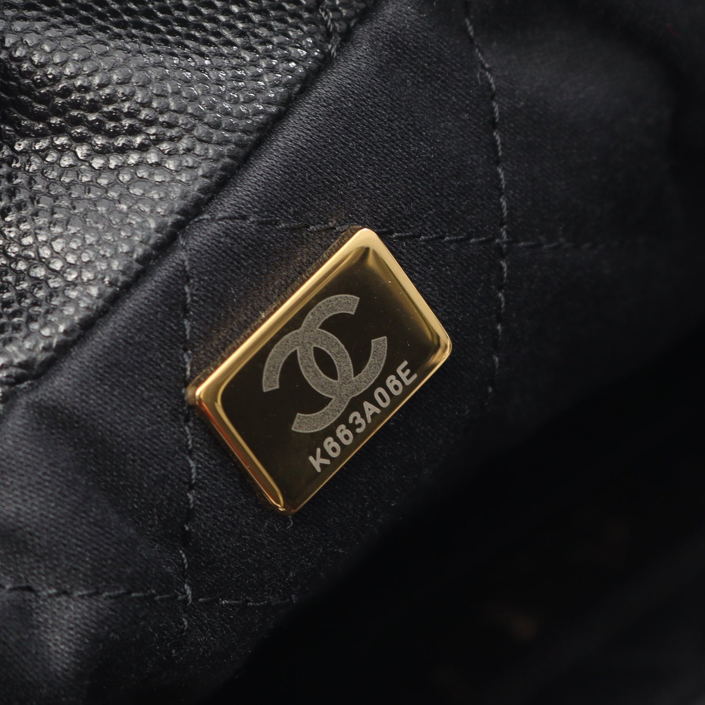 マトラッセ シャネル22 スモール チェーンショルダーバッグ キャビアスキン ブラック ゴールド金具 シャネル バッグ CHANEL