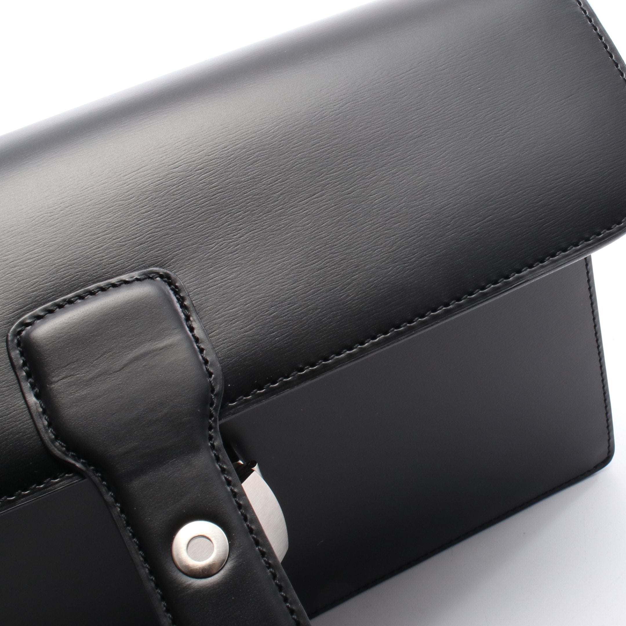 美品✨dunhill セカンドバッグ クラッチバッグ ロゴ レザー ブラウン クラッチバッグ セカンドバッグ ロゴ金具 レザー ブラック