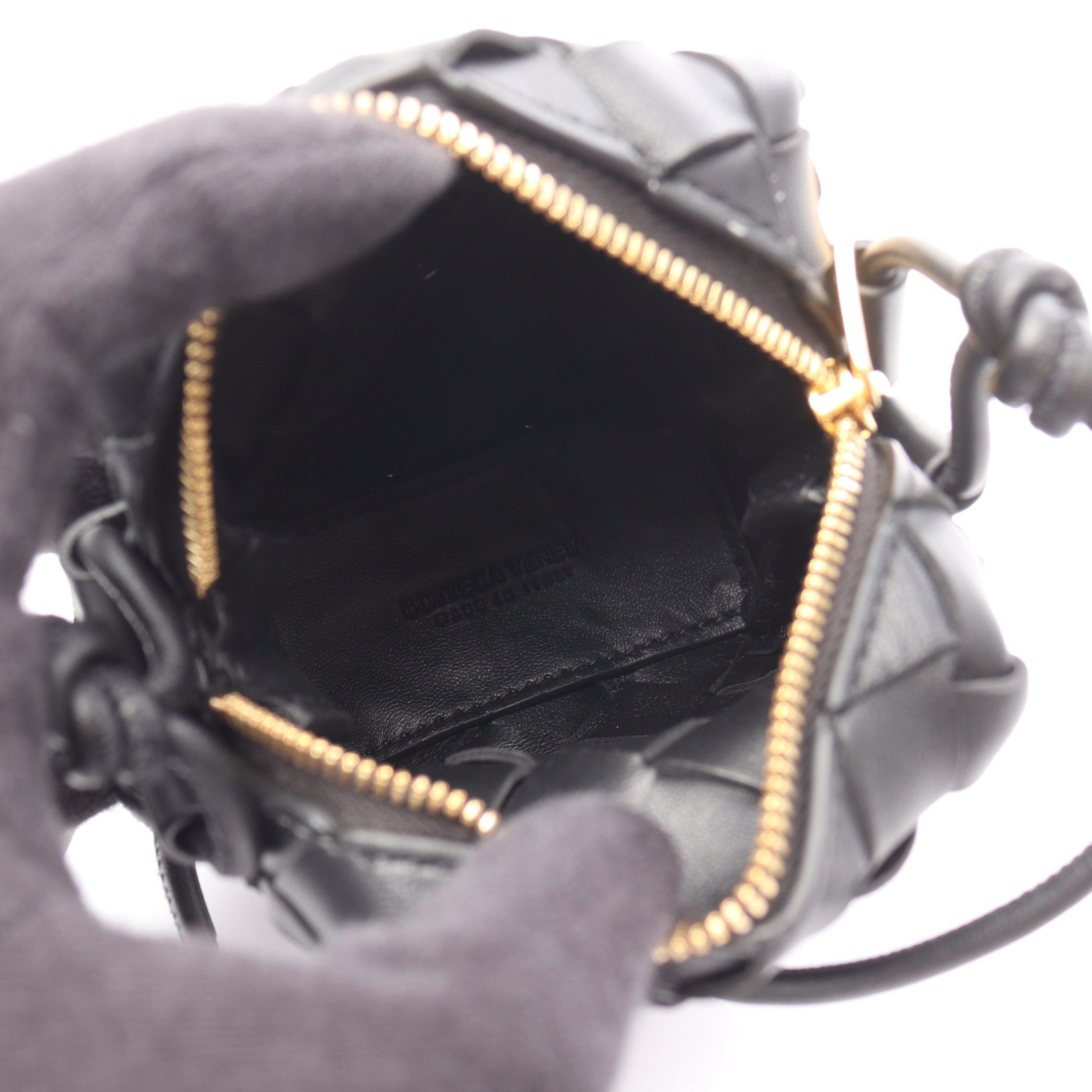 イントレチャート マイクロ ショルダーバッグ レザー ブラック