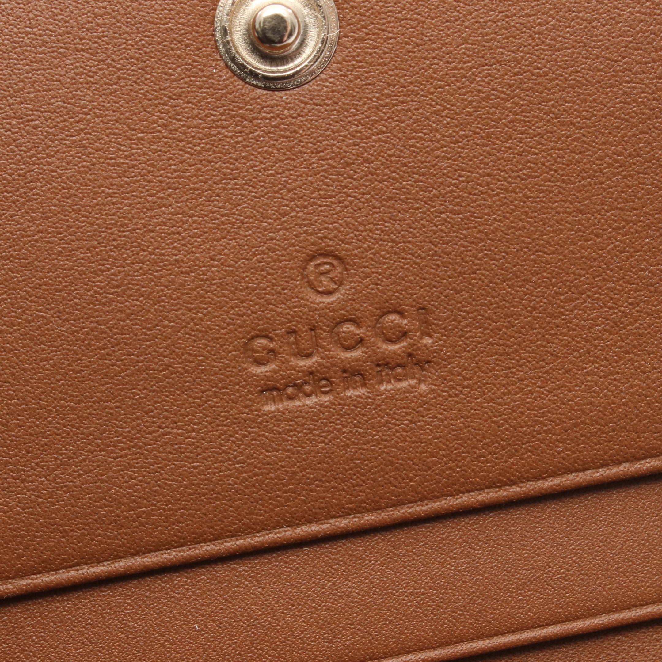 GUCCI ブラウンレザー 二つ折り財布　GGマーク GUCCI ブラウンレザー 二つ折り財布 GGマーク Gucci GGロゴ 二