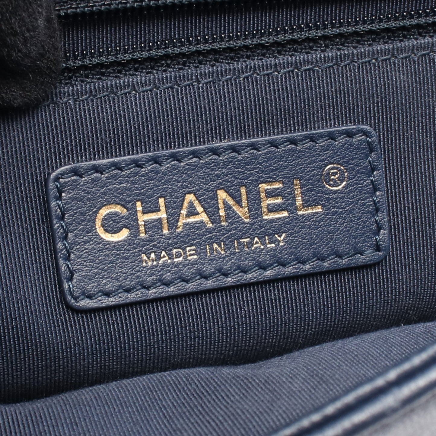 シェブロン Vステッチ Wフラップ チェーンショルダーバッグ レザー ネイビー ゴールド金具 シャネル バッグ CHANEL