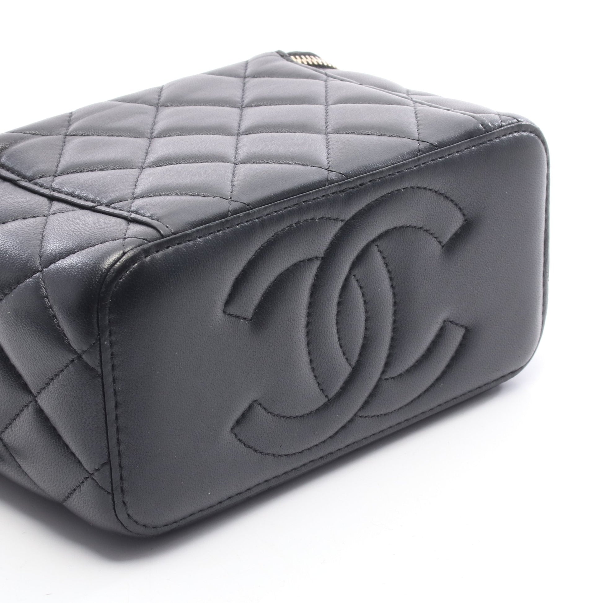 マトラッセ バニティバッグ チェーンショルダーバッグ ラムスキン ブラック ゴールド金具 シャネル バッグ CHANEL