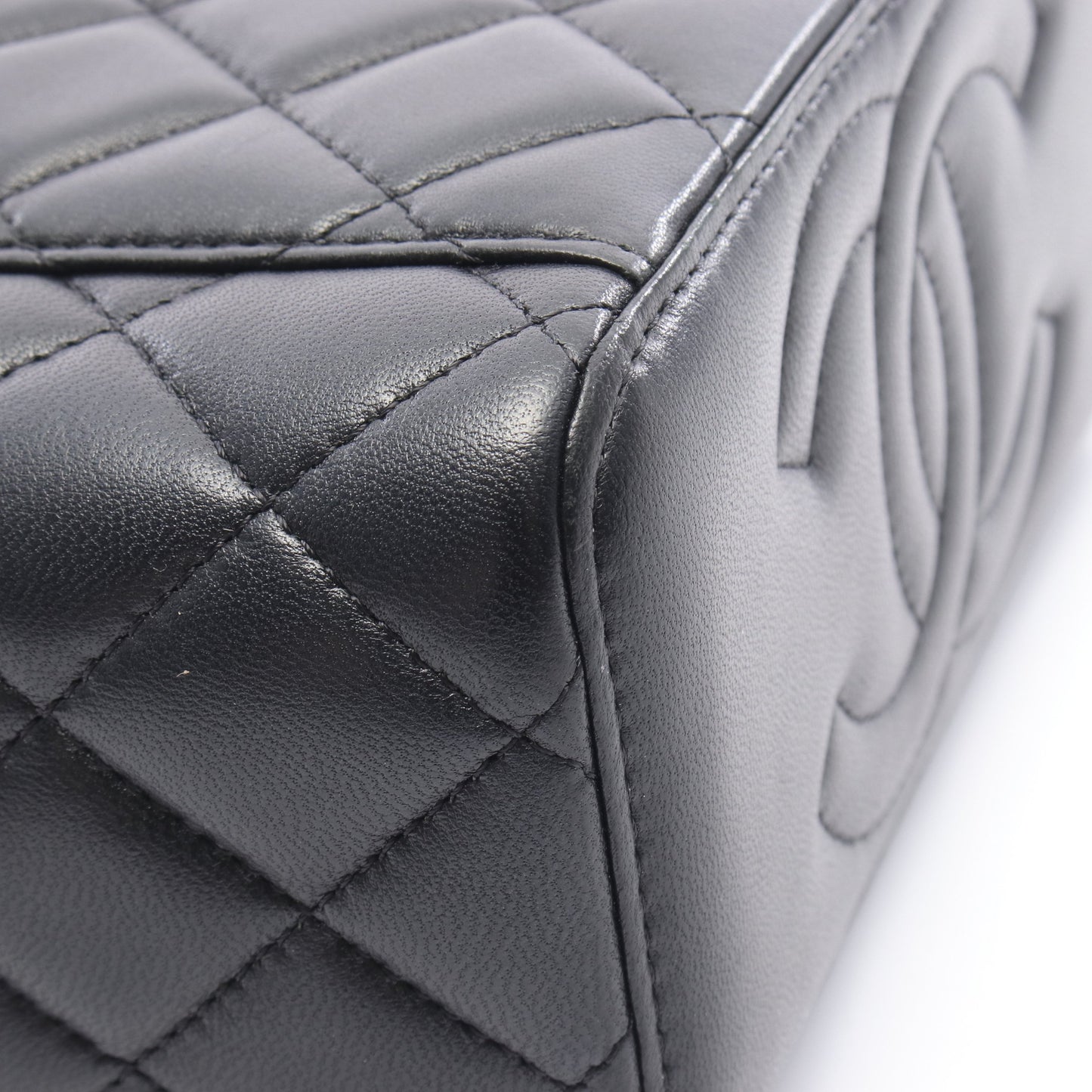 マトラッセ バニティバッグ チェーンショルダーバッグ ラムスキン ブラック ゴールド金具 シャネル バッグ CHANEL