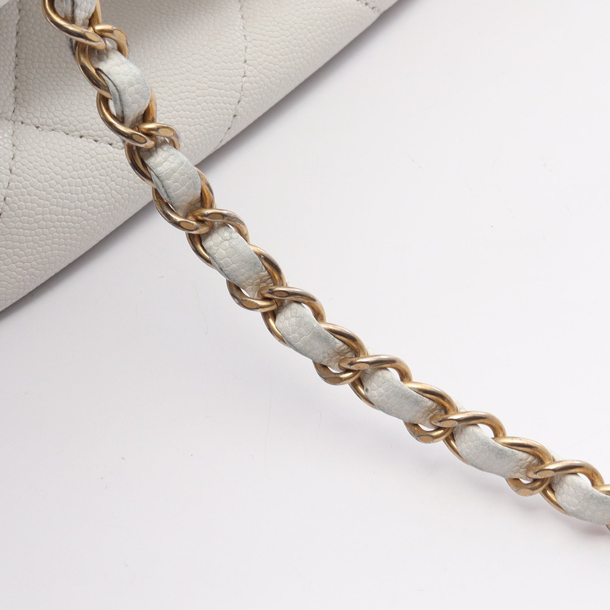 マトラッセ チェーンショルダーバッグ キャビアスキン ホワイト ゴールド金具 2WAY バッグ CHANEL