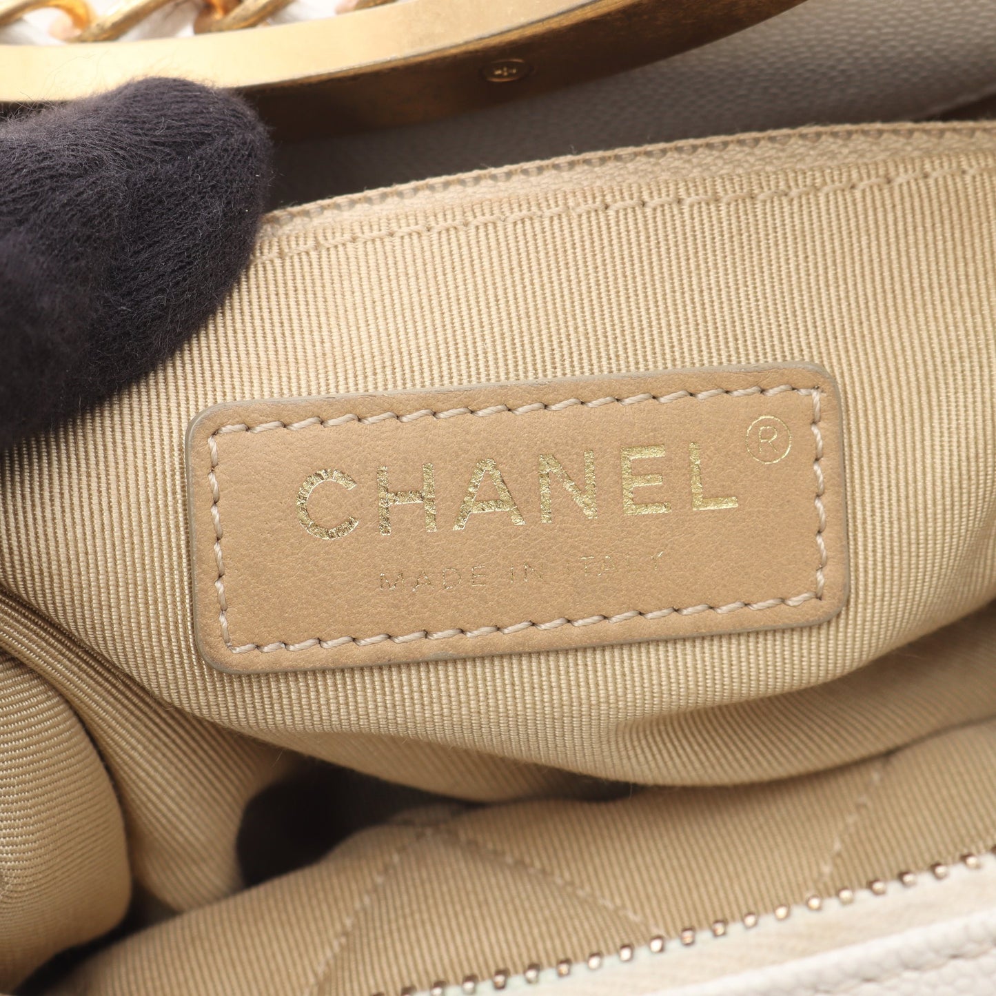 マトラッセ チェーンショルダーバッグ キャビアスキン ホワイト ゴールド金具 2WAY バッグ CHANEL