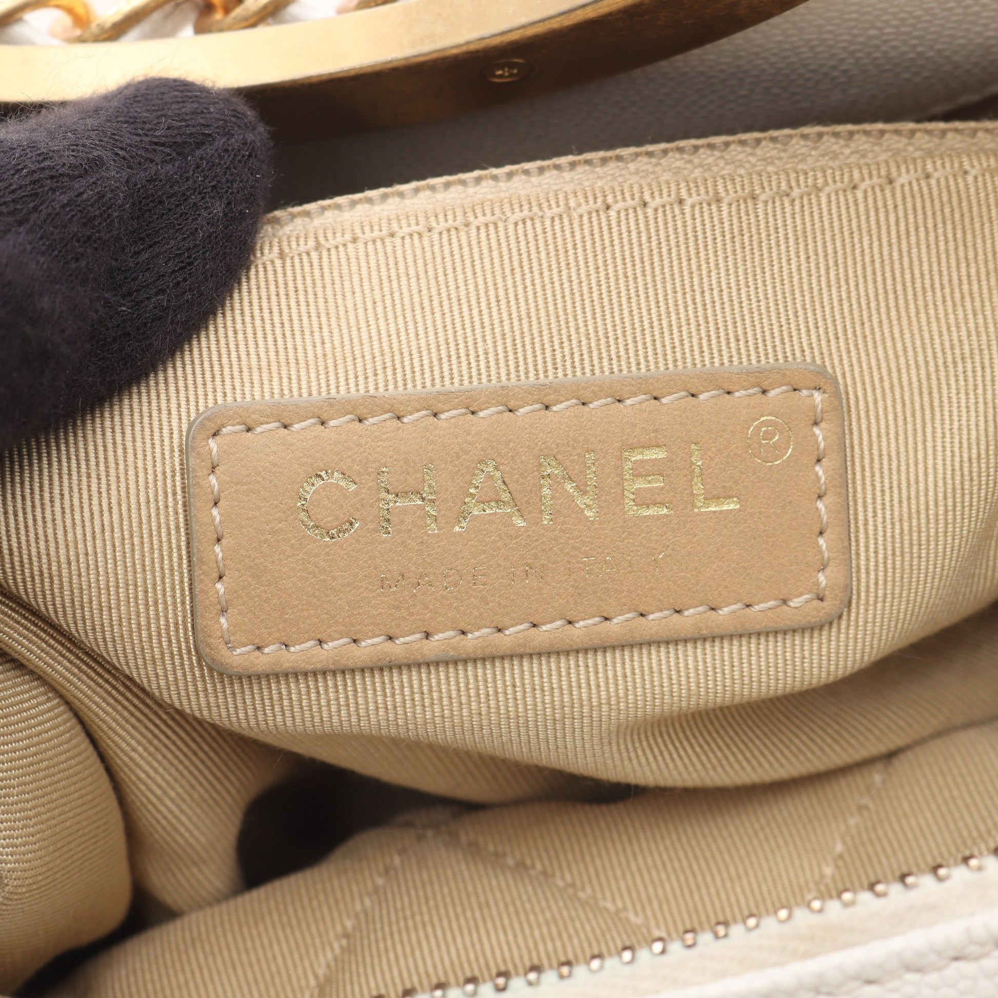マトラッセ チェーンショルダーバッグ キャビアスキン ホワイト ゴールド金具 2WAY バッグ CHANEL