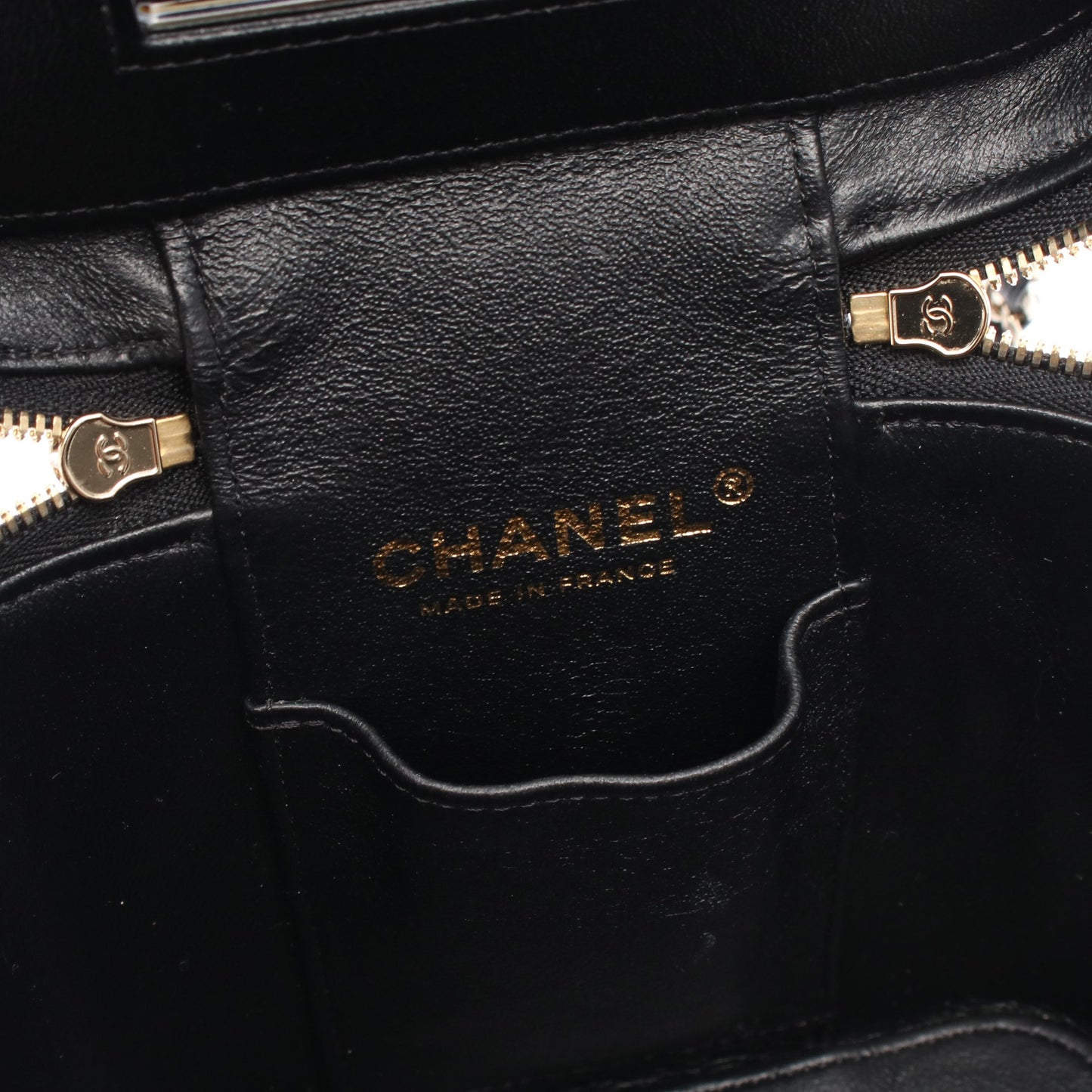 マトラッセ チェーンショルダーバッグ キャビアスキン ブラック ゴールド金具 シャネル バッグ CHANEL