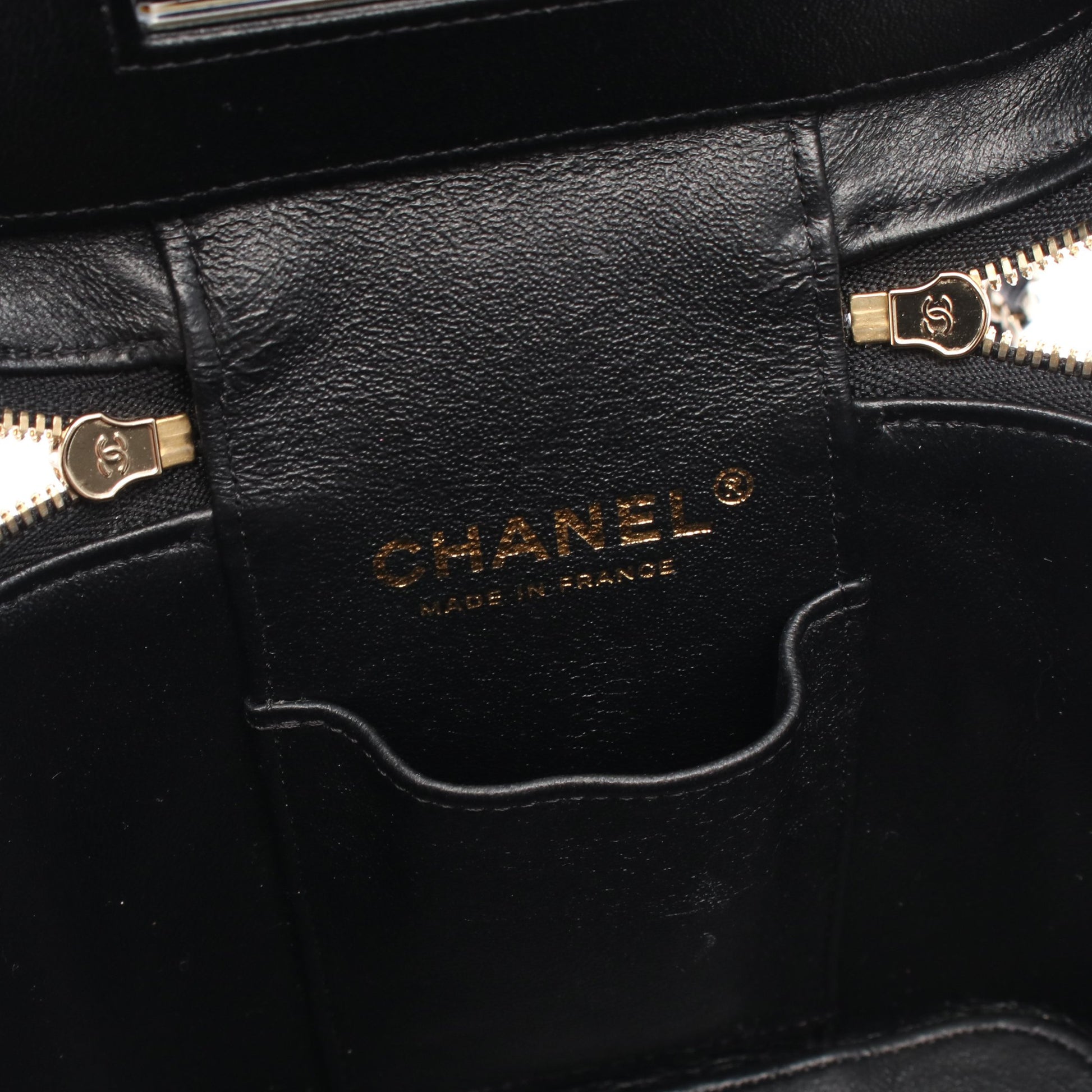 マトラッセ チェーンショルダーバッグ キャビアスキン ブラック ゴールド金具 シャネル バッグ CHANEL