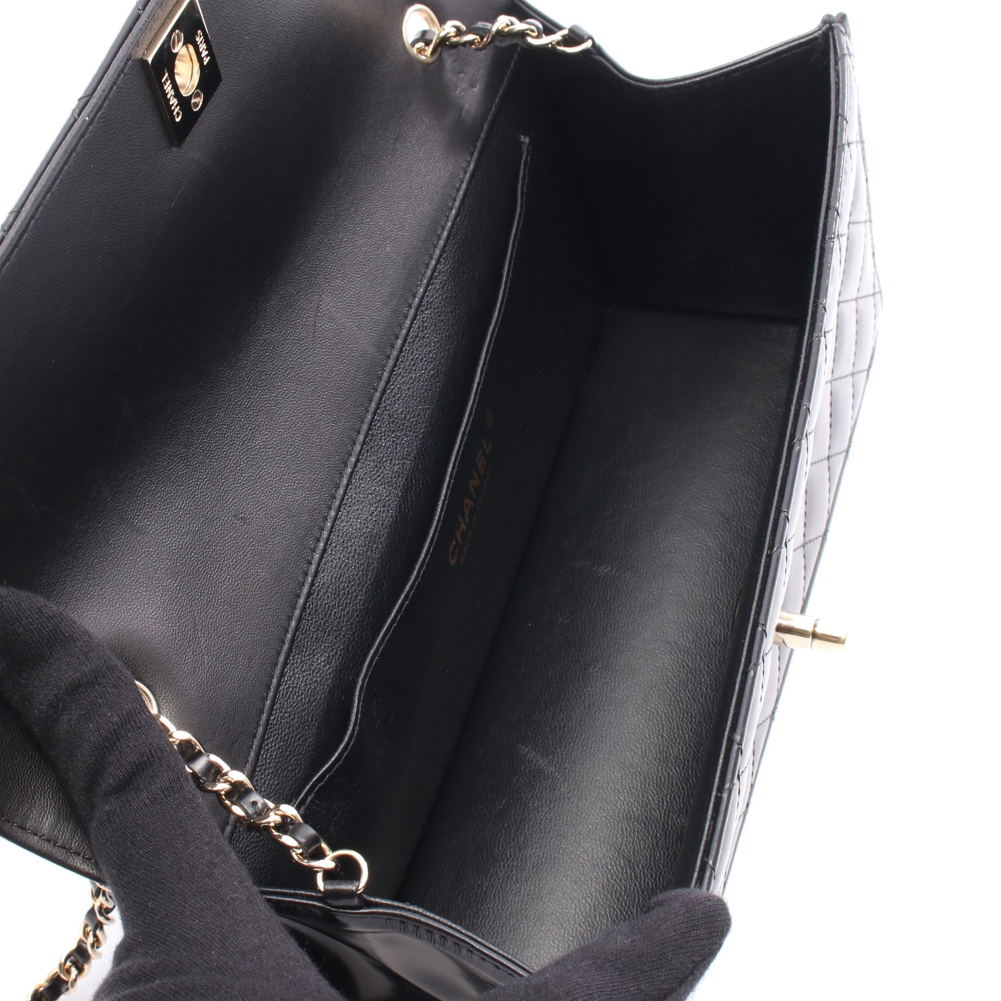 マトラッセ チェーンショルダーバッグ エナメルレザー ブラック ゴールド金具 シャネル バッグ CHANEL