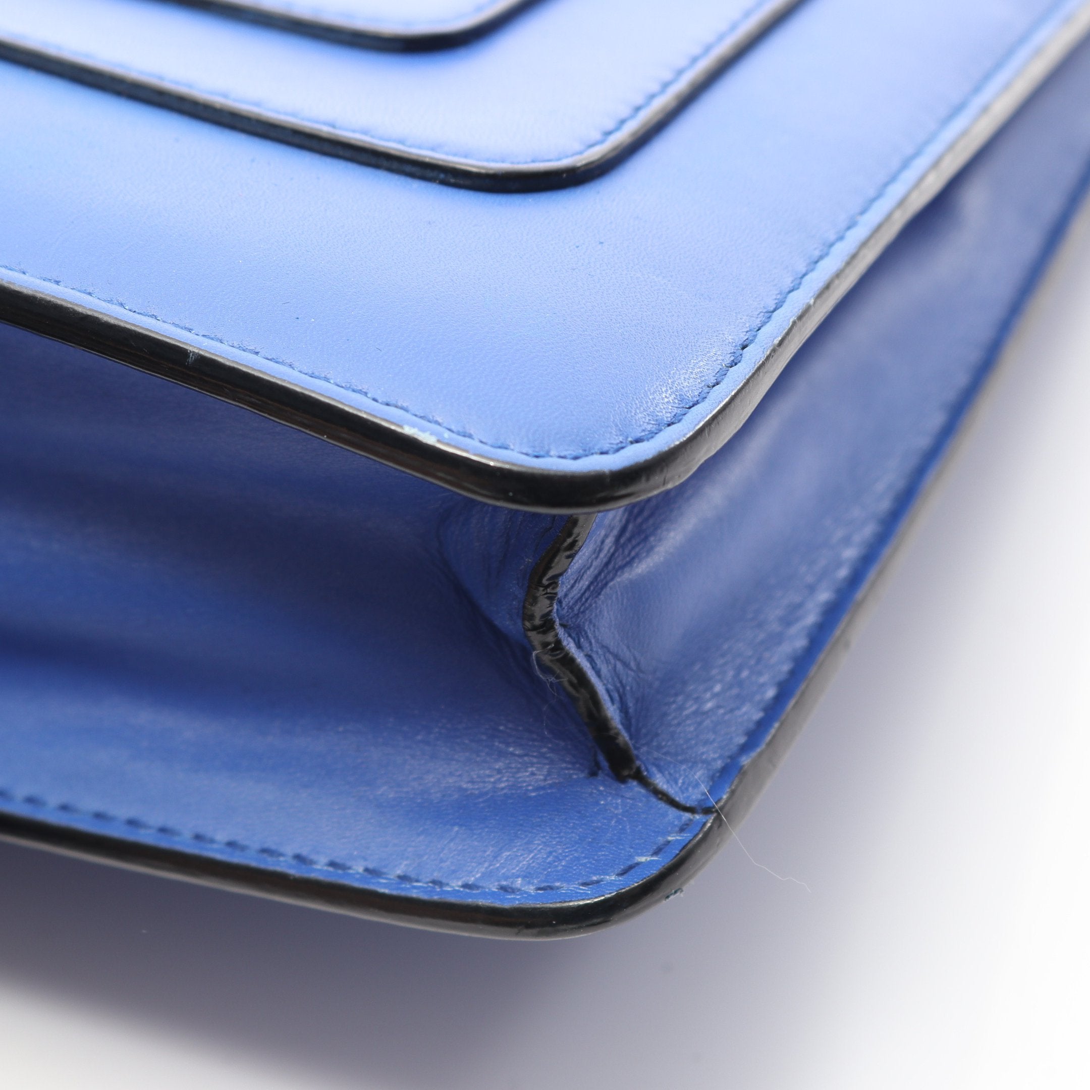 セルペンティ フォーエバー チェーンショルダーバッグ レザー ブルー