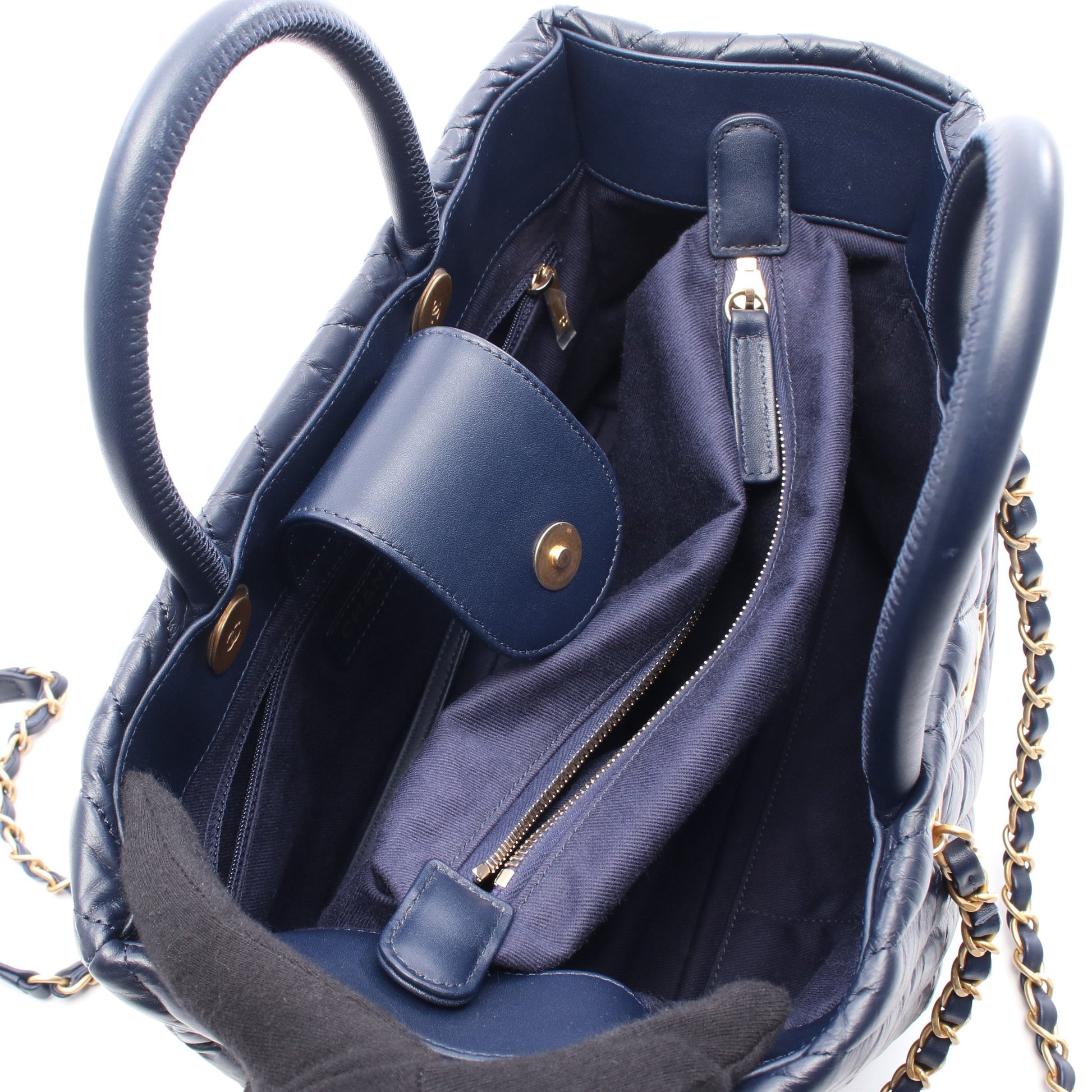 シェブロン Vステッチ チェーンショルダーバッグ エイジドカーフスキン ネイビー ゴールド金具 シャネル バッグ CHANEL