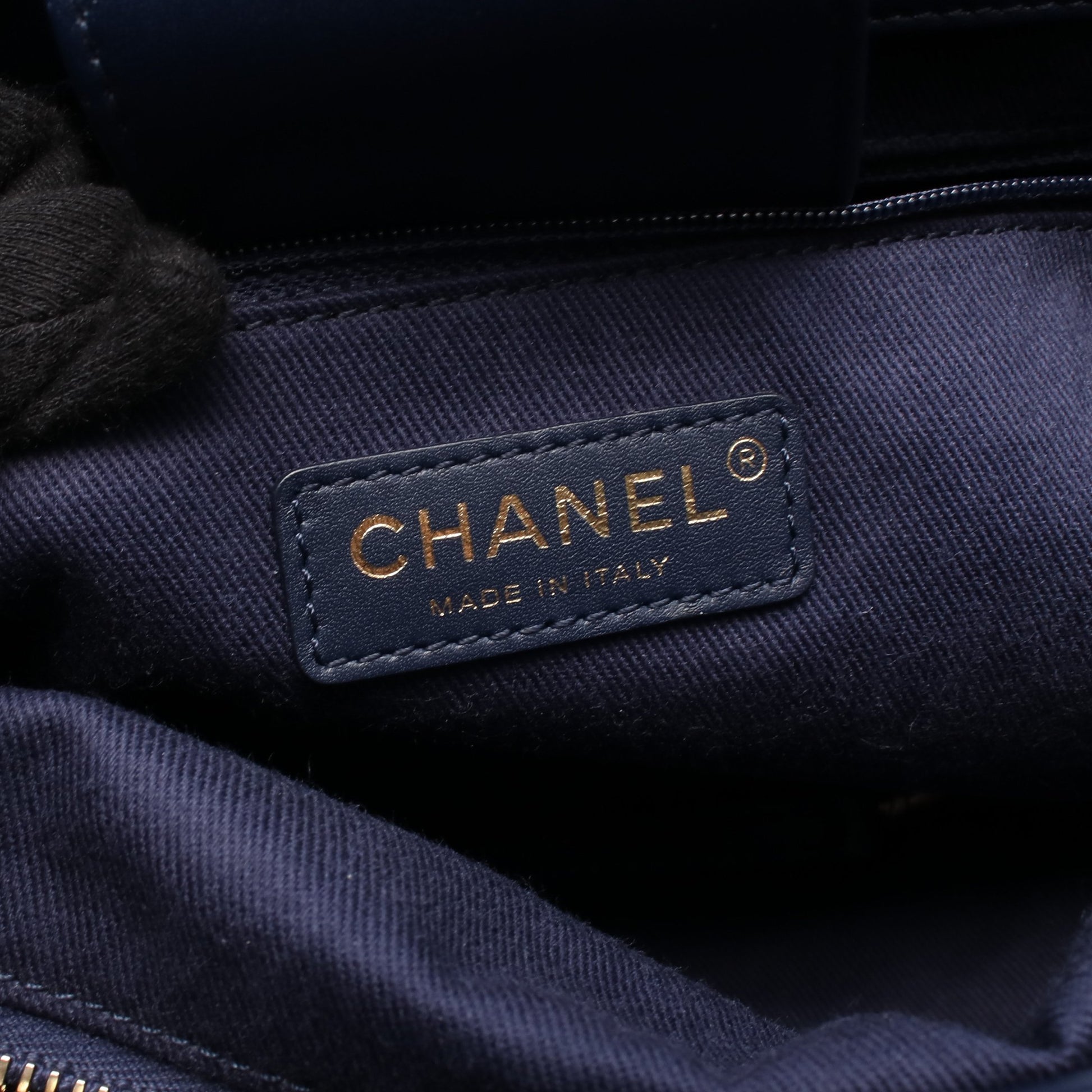 シェブロン Vステッチ チェーンショルダーバッグ エイジドカーフスキン ネイビー ゴールド金具 シャネル バッグ CHANEL