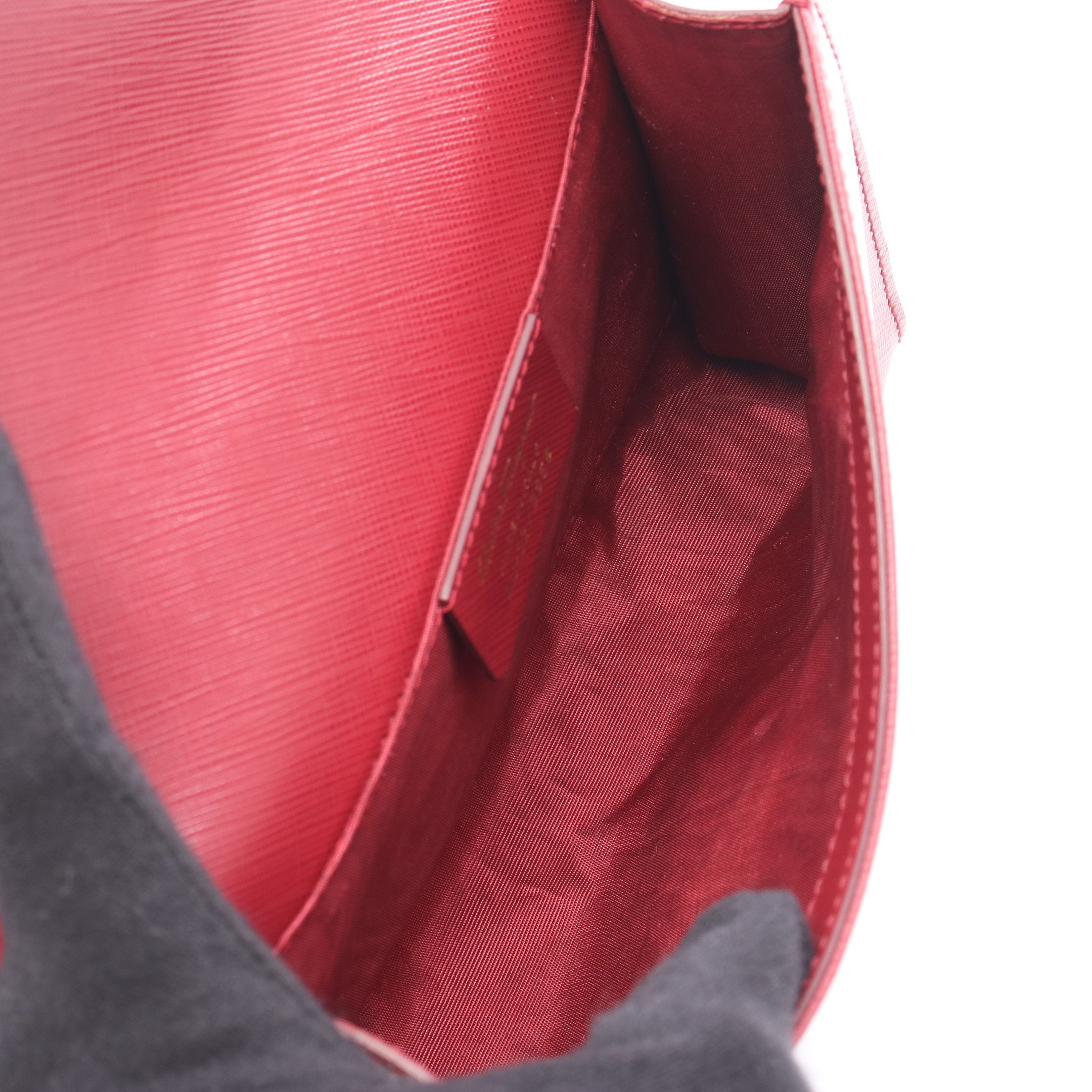 Ferragamo ヴァラリボン チェーンショルダーバッグ レッド サルヴァトーレ・フェラガモ ヴァラ・リボン チェーンショルダーバッグ