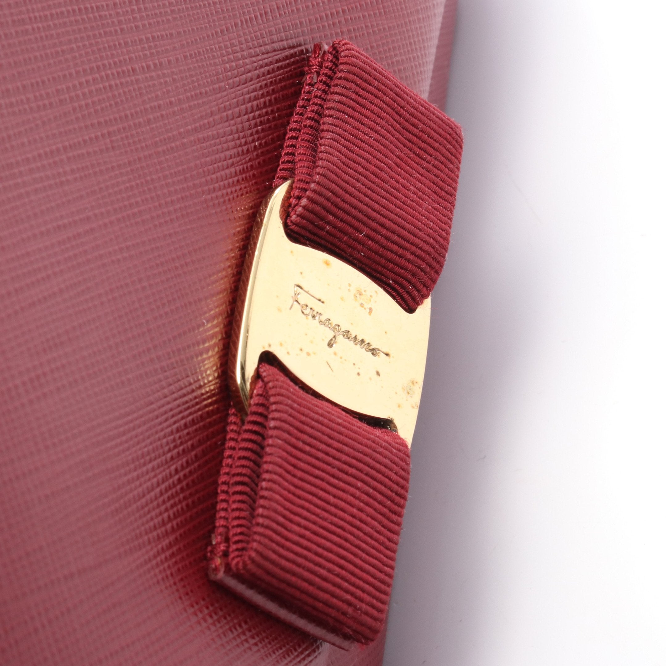 ヴァラリボン チェーンショルダーバッグ レザー レッド サルヴァトーレ