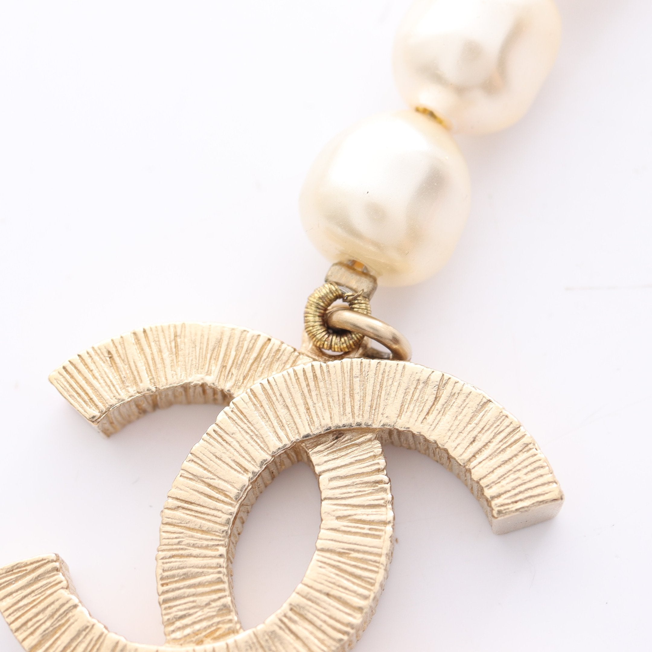 シャネル　ネックレス　シャネル　くすみゴールド　パール CHANEL シャネル 93A ヴィンテージ 40P 大粒フェイクパール ダブル