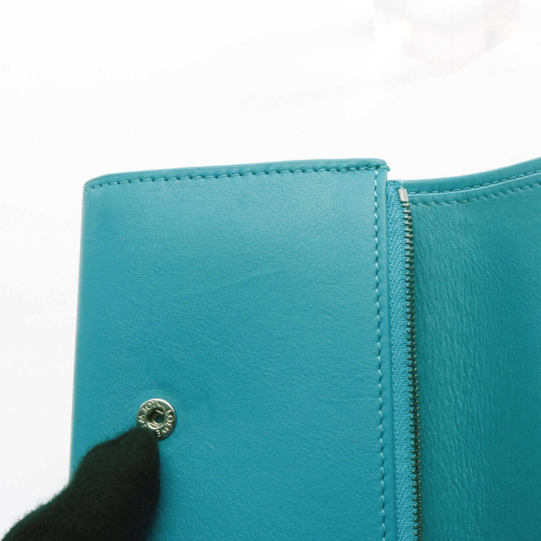 ロエベ　スモールバーティカルウォレット　ブルー ぺブル バーティカル ウォレット スモール（ペブルグレイン