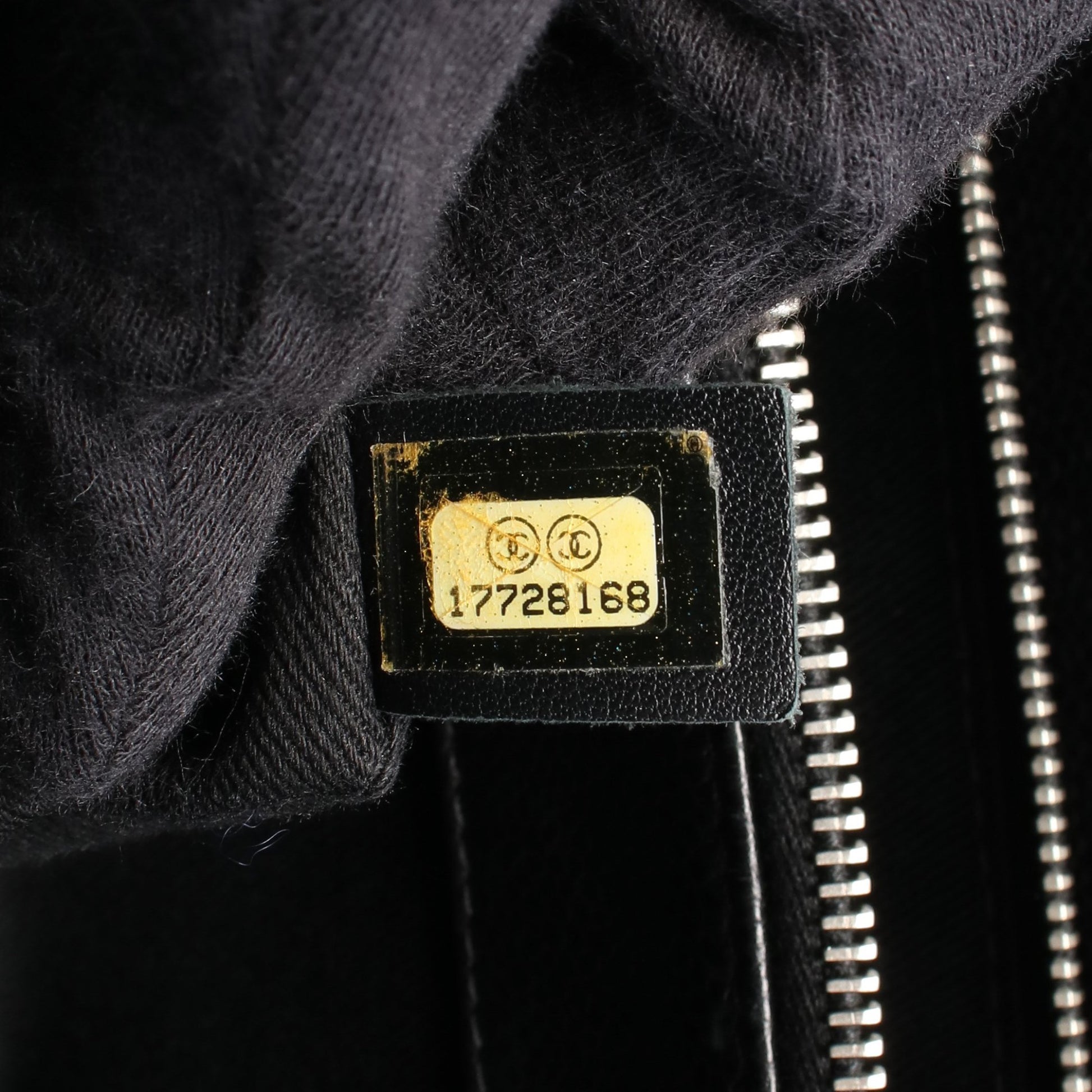 チェーンショルダーバッグ キャビアスキン ブラック シルバー金具 シャネル バッグ CHANEL