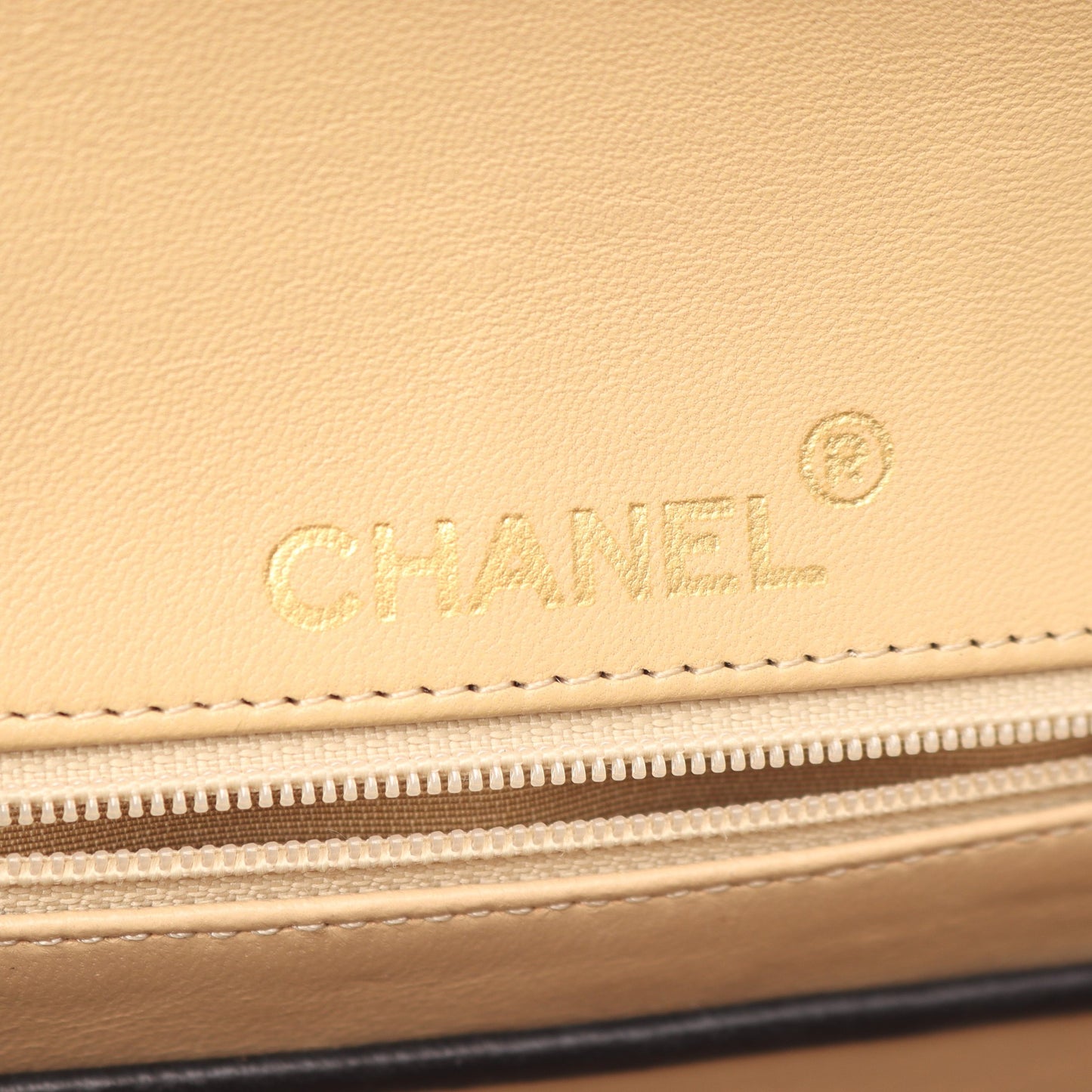 ミニマトラッセ チェーンショルダーバッグ ラムスキン ベージュ ブラック ゴールド金具 シャネル バッグ CHANEL