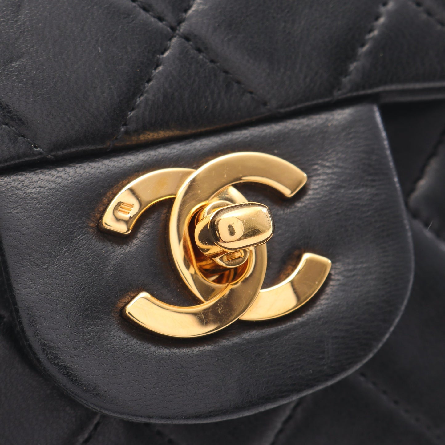 マトラッセ Wフラップ Wチェーンショルダーバッグ ラムスキン ブラック ゴールド金具 シャネル バッグ CHANEL