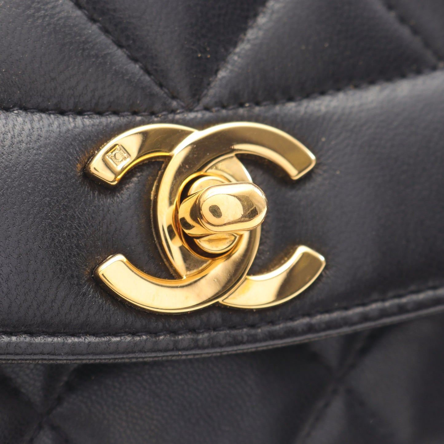 マトラッセ ダイアナフラップ チェーンショルダーバッグ ラムスキン ブラック ゴールド金具 シャネル バッグ CHANEL
