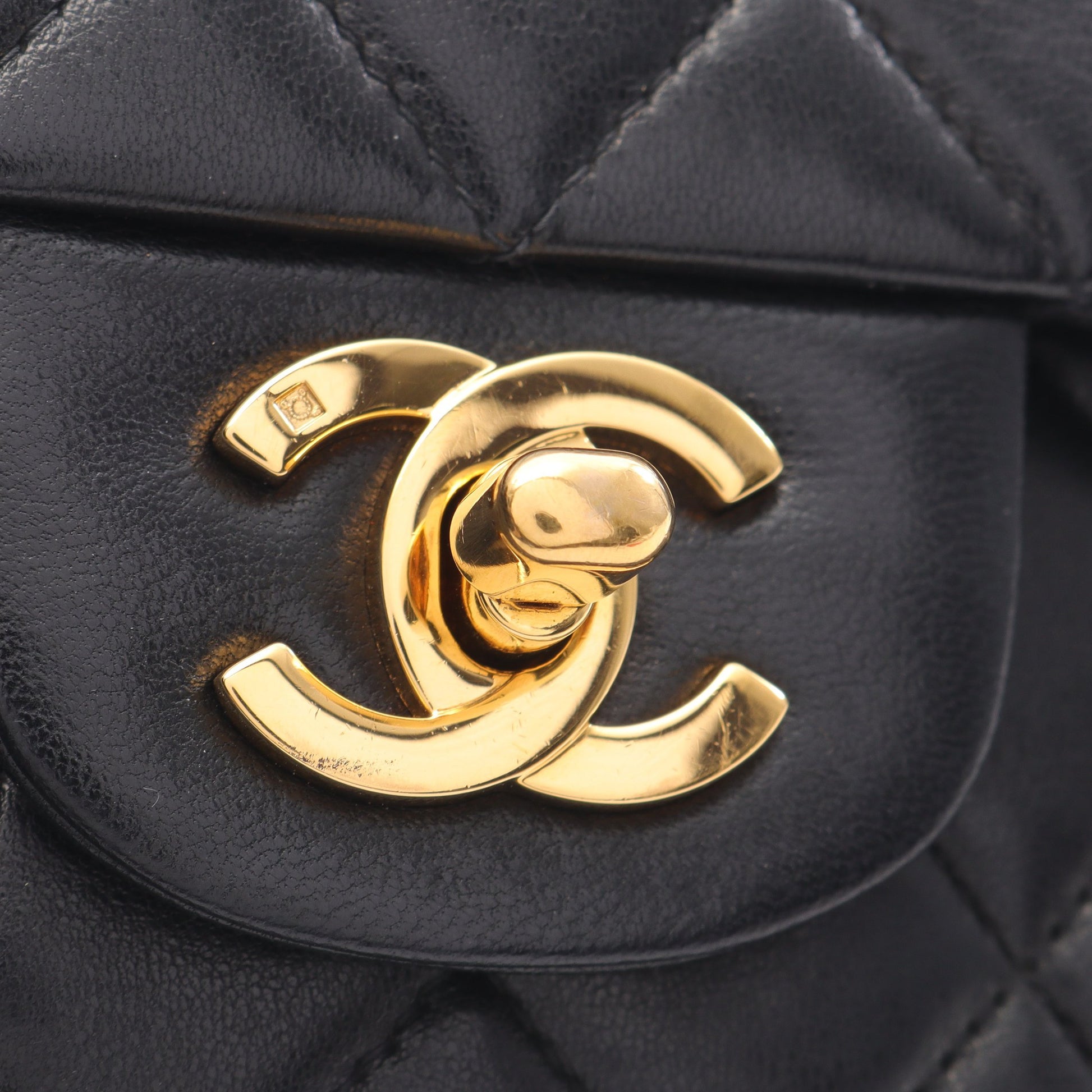 マトラッセ Wフラップ Wチェーンショルダーバッグ ラムスキン ブラック ゴールド金具 シャネル バッグ CHANEL