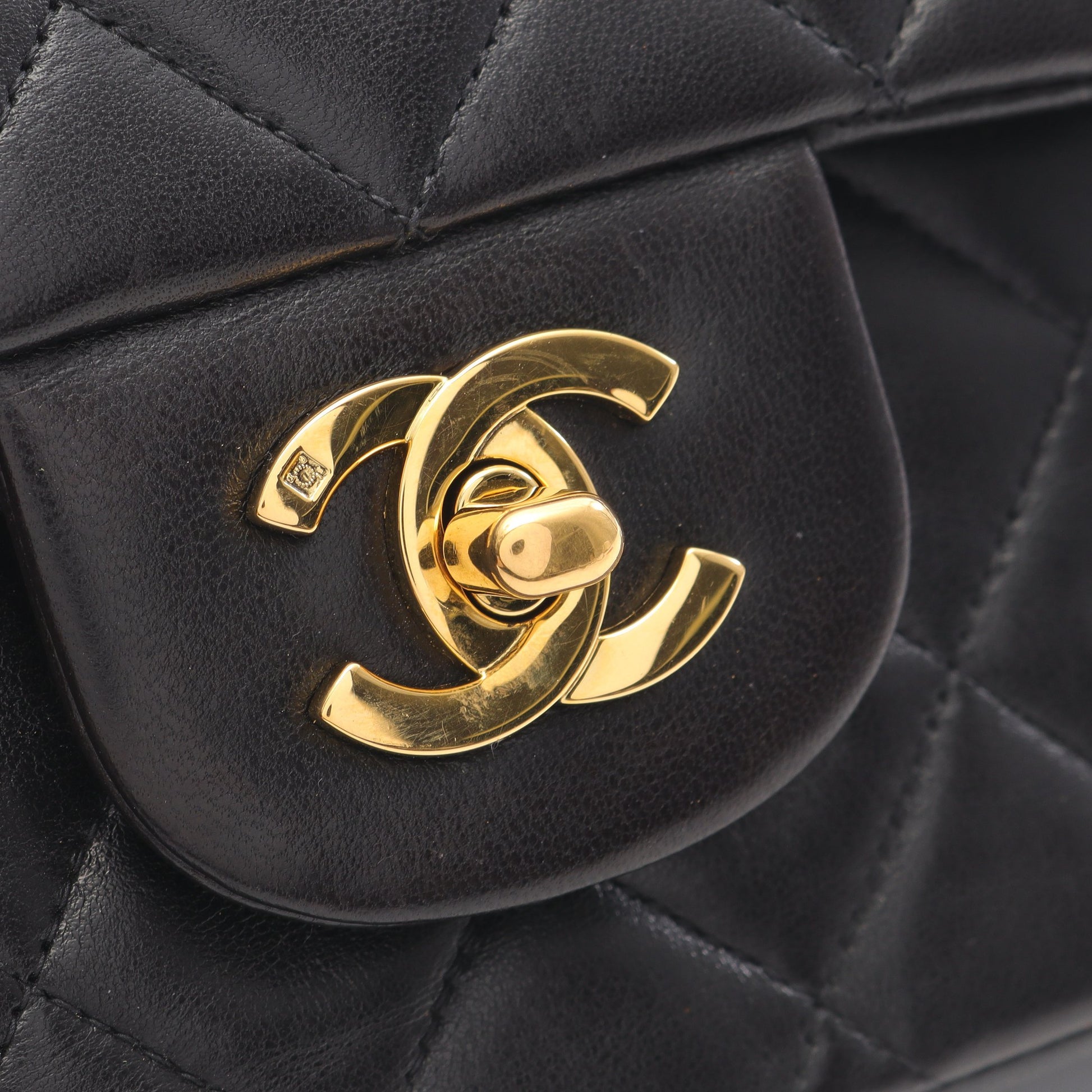 マトラッセ Wフラップ Wチェーンショルダーバッグ ラムスキン ブラック ゴールド金具 シャネル バッグ CHANEL