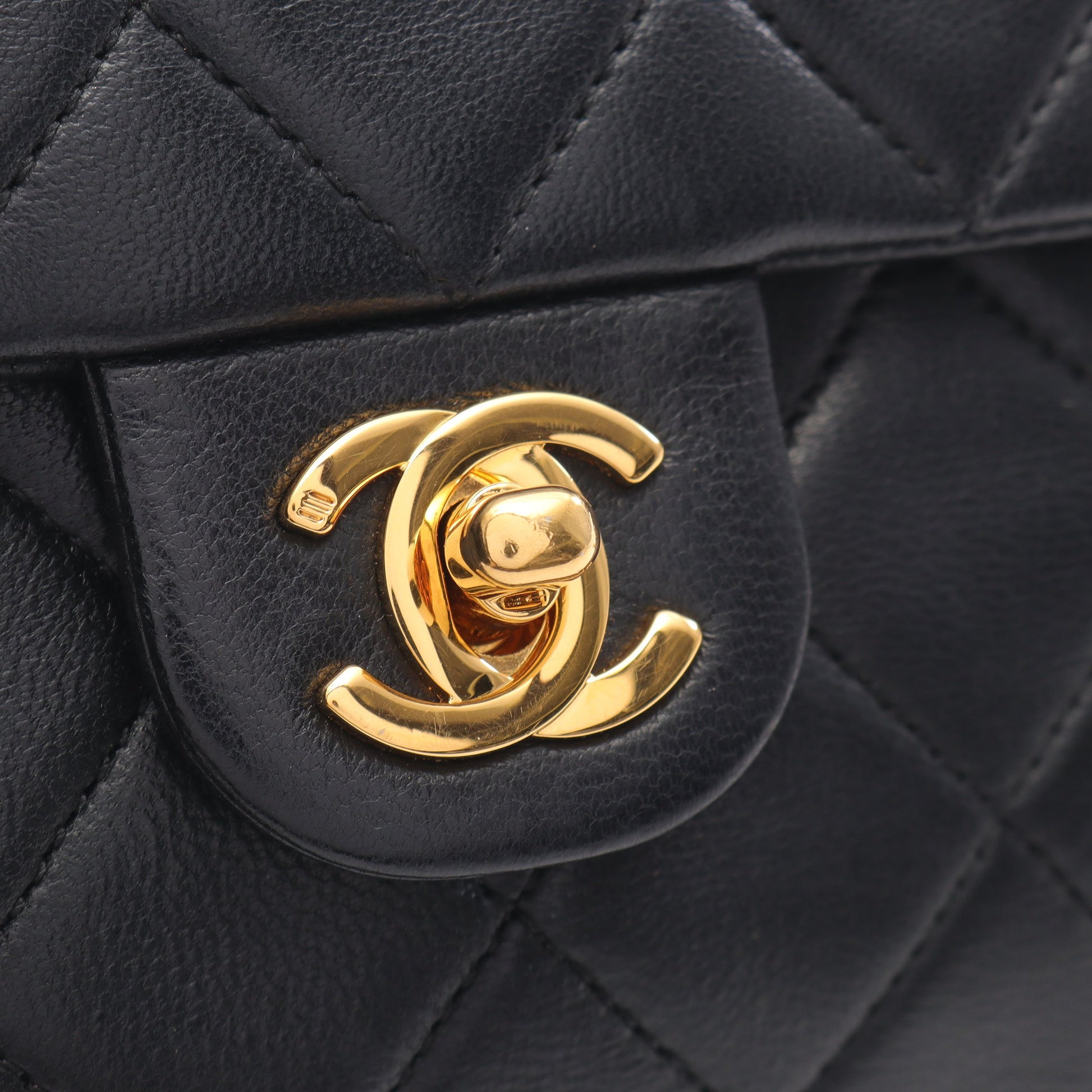 ミニマトラッセ チェーンショルダーバッグ ラムスキン ブラック ゴールド金具 シャネル バッグ CHANEL