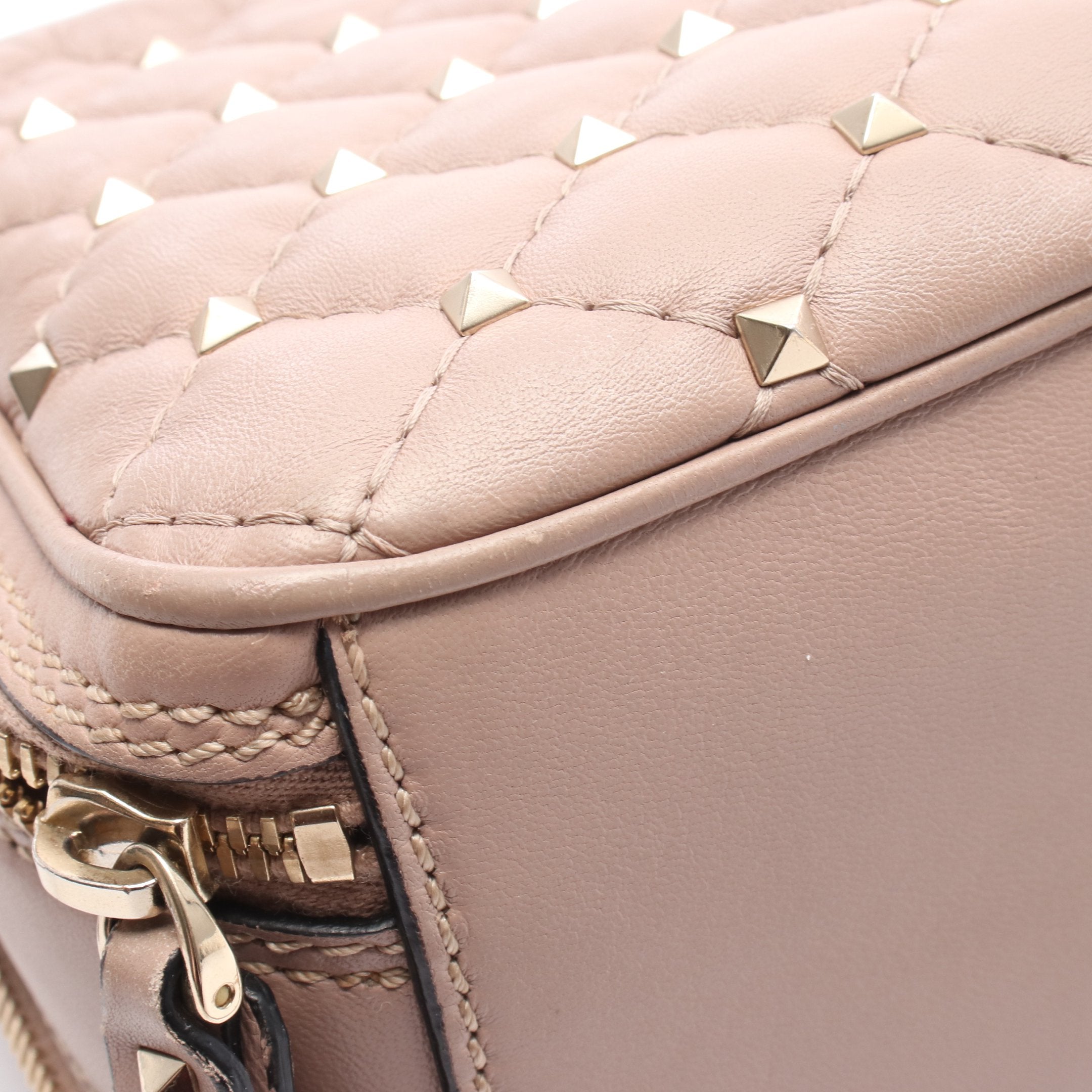 ヴァレンチノ Valentino キルティング ショルダーバッグ バッグ レザー レディース ピンク系 【中古】 キルティング ショルダーバッグ レザー ダスティピンク ロックスタッズ