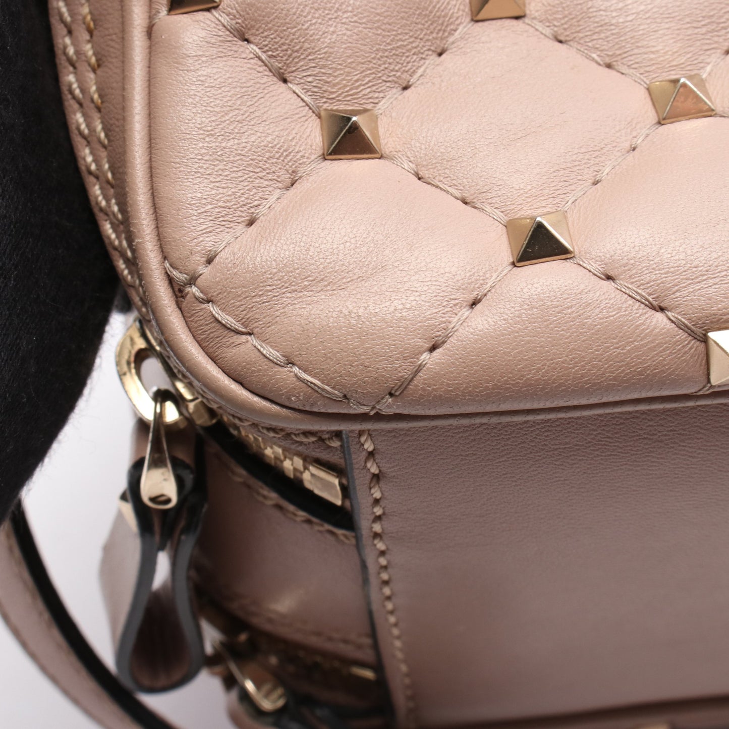 キルティング ショルダーバッグ レザー ダスティピンク ロックスタッズ ヴァレンティノ バッグ VALENTINO