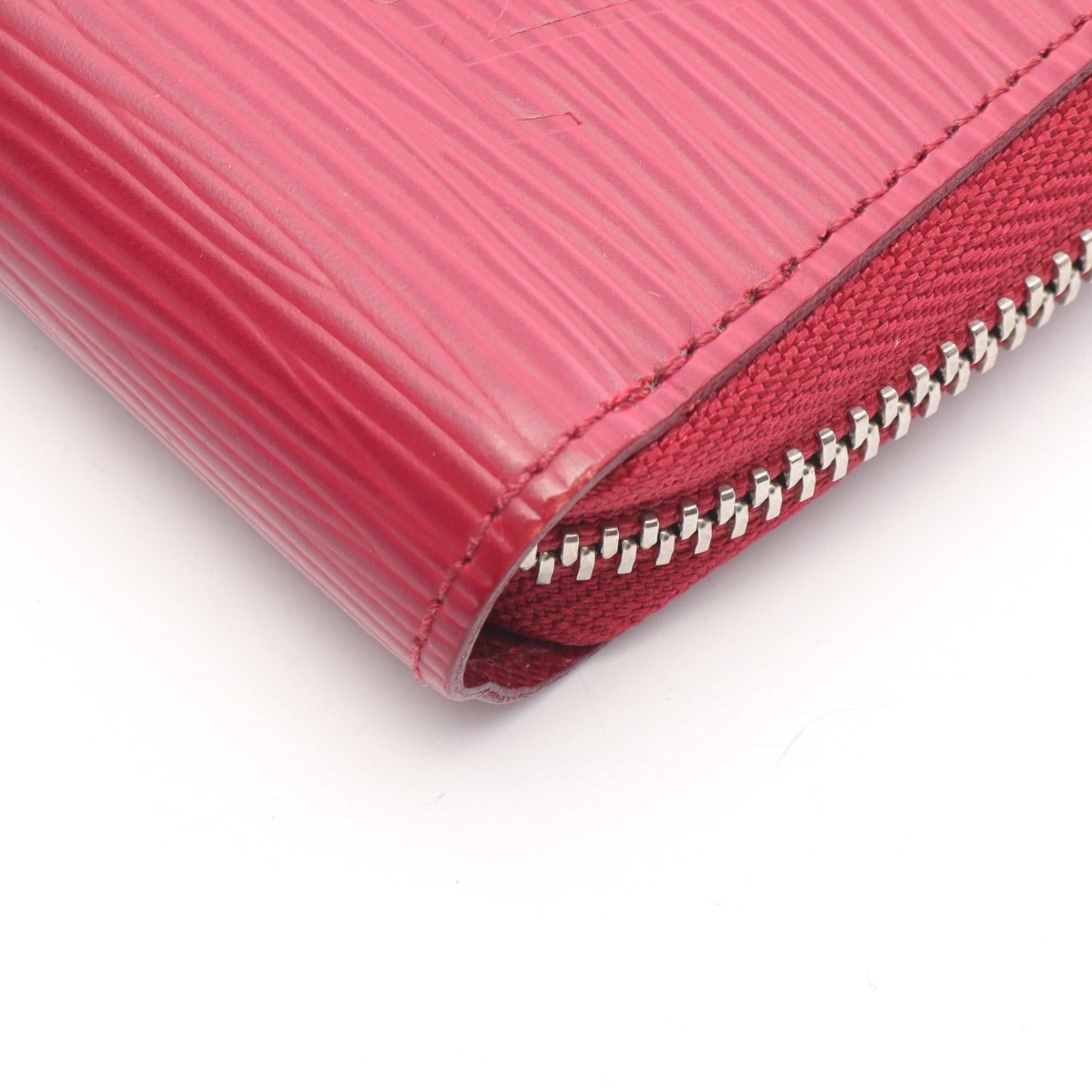 ジッピーウォレット エピ フューシャ ラウンドファスナー長財布 レザー