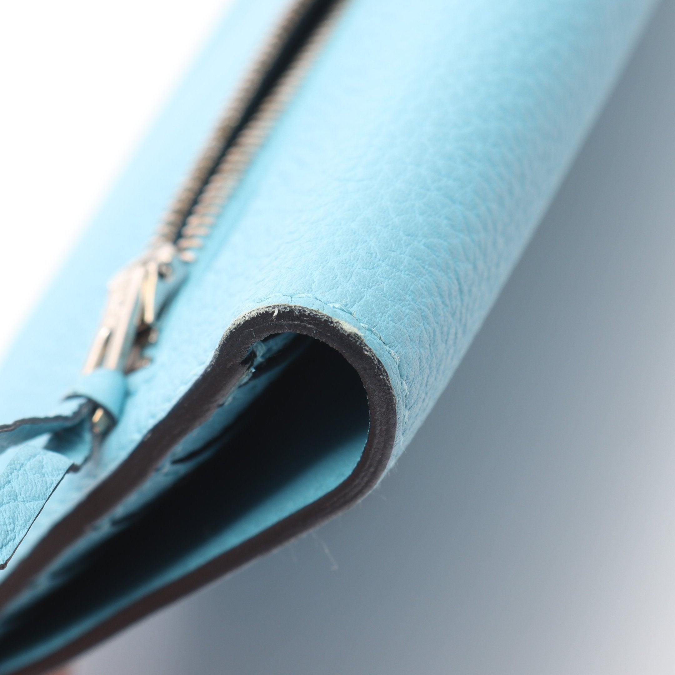 ドゴンロング ブルーノール 二つ折り長財布 トゴ ライトブルー