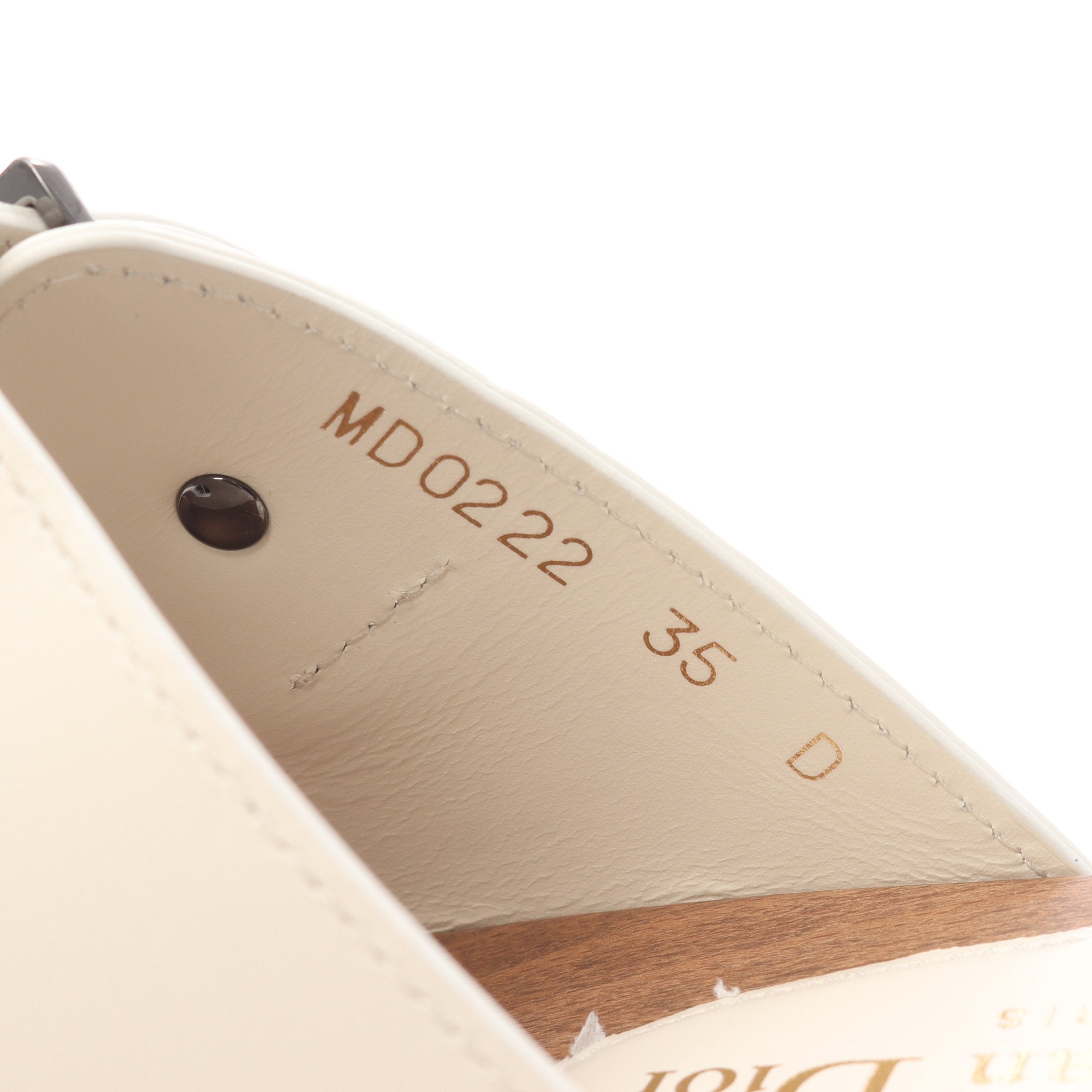 る*ん様 Dior サンダル 37 白レザー ゴールドロゴ付き る*ん様 Dior サンダル 37 白レザー ゴールドロゴ付き - メルカリ