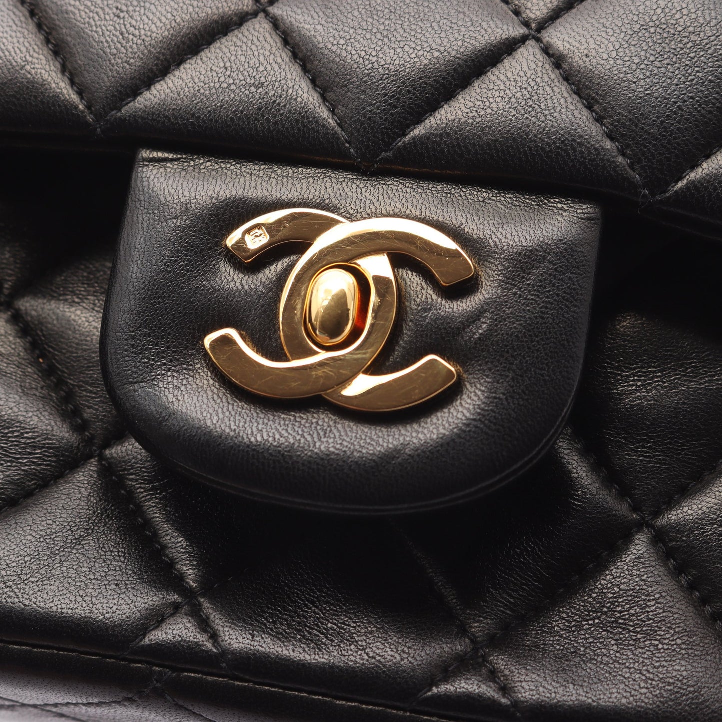 マトラッセ Wフラップ Wチェーンショルダーバッグ ラムスキン ブラック ゴールド金具 シャネル バッグ CHANEL