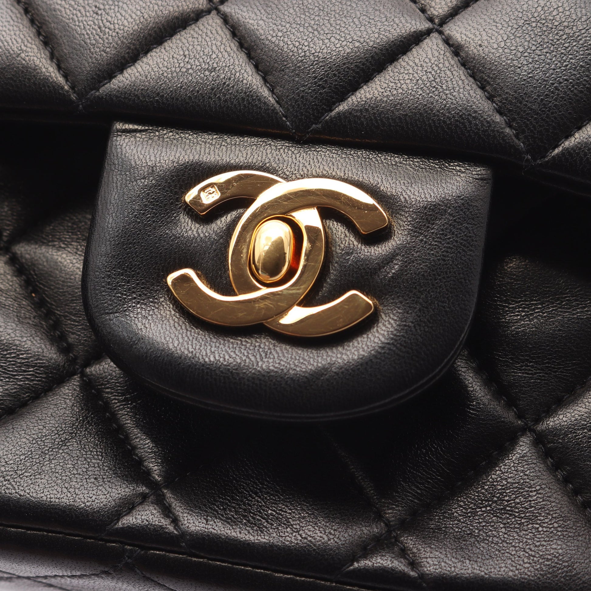 マトラッセ Wフラップ Wチェーンショルダーバッグ ラムスキン ブラック ゴールド金具 シャネル バッグ CHANEL