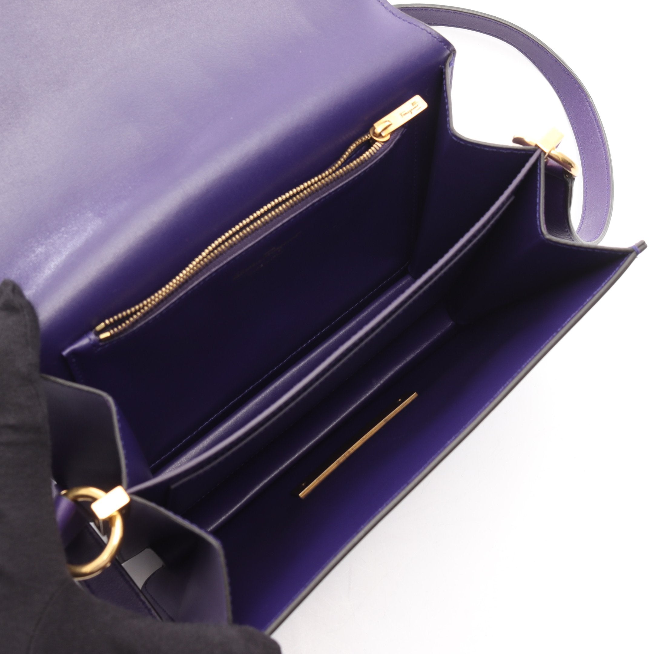 希少デザイン！　サルヴァトーレ　フェラガモ　チェーン　ショルダーバッグ　紫 希少デザイン！ サルヴァトーレ フェラガモ チェーン ショルダーバッグ