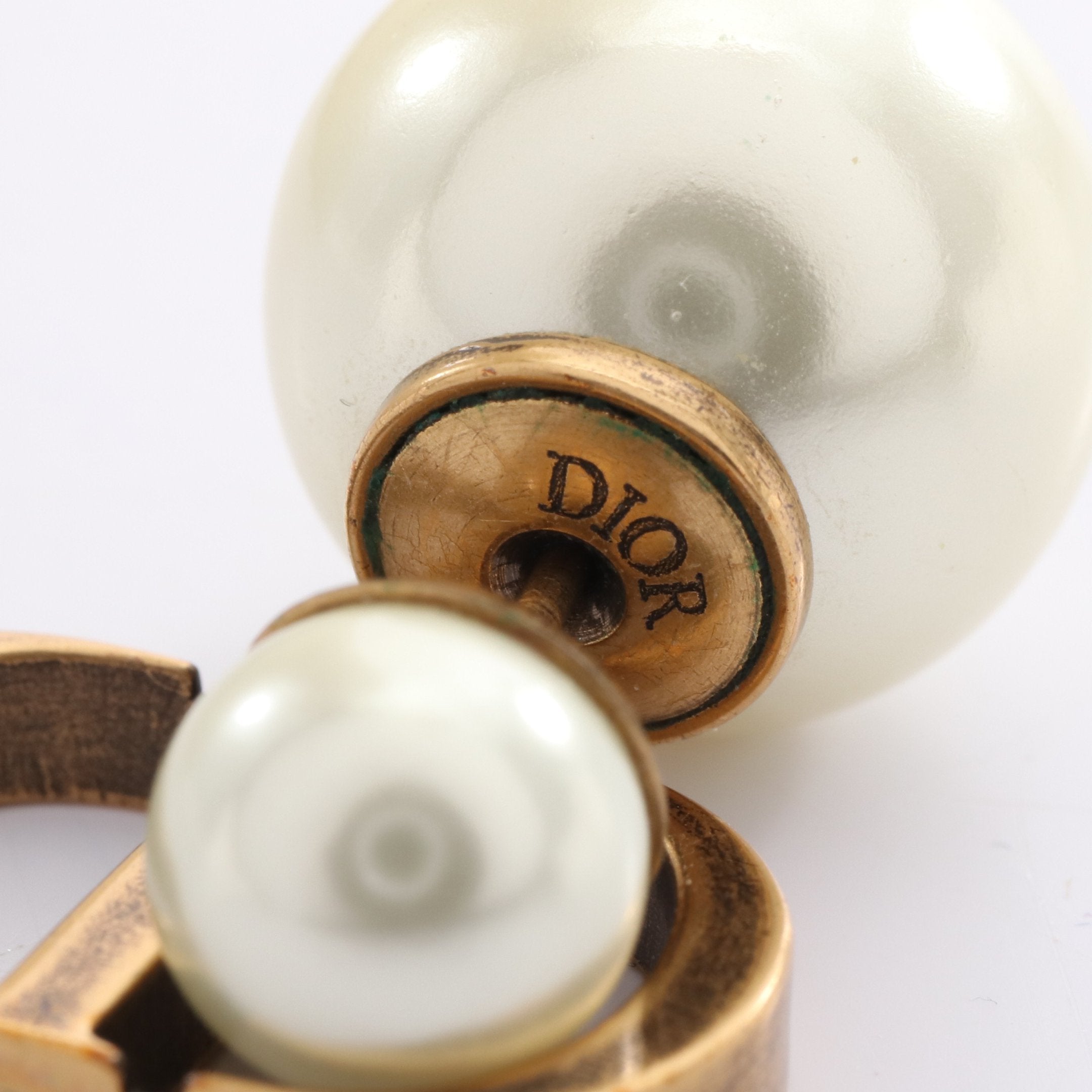 CDロゴ ピアス GP フェイクパール ゴールド オフホワイト クリスチャン