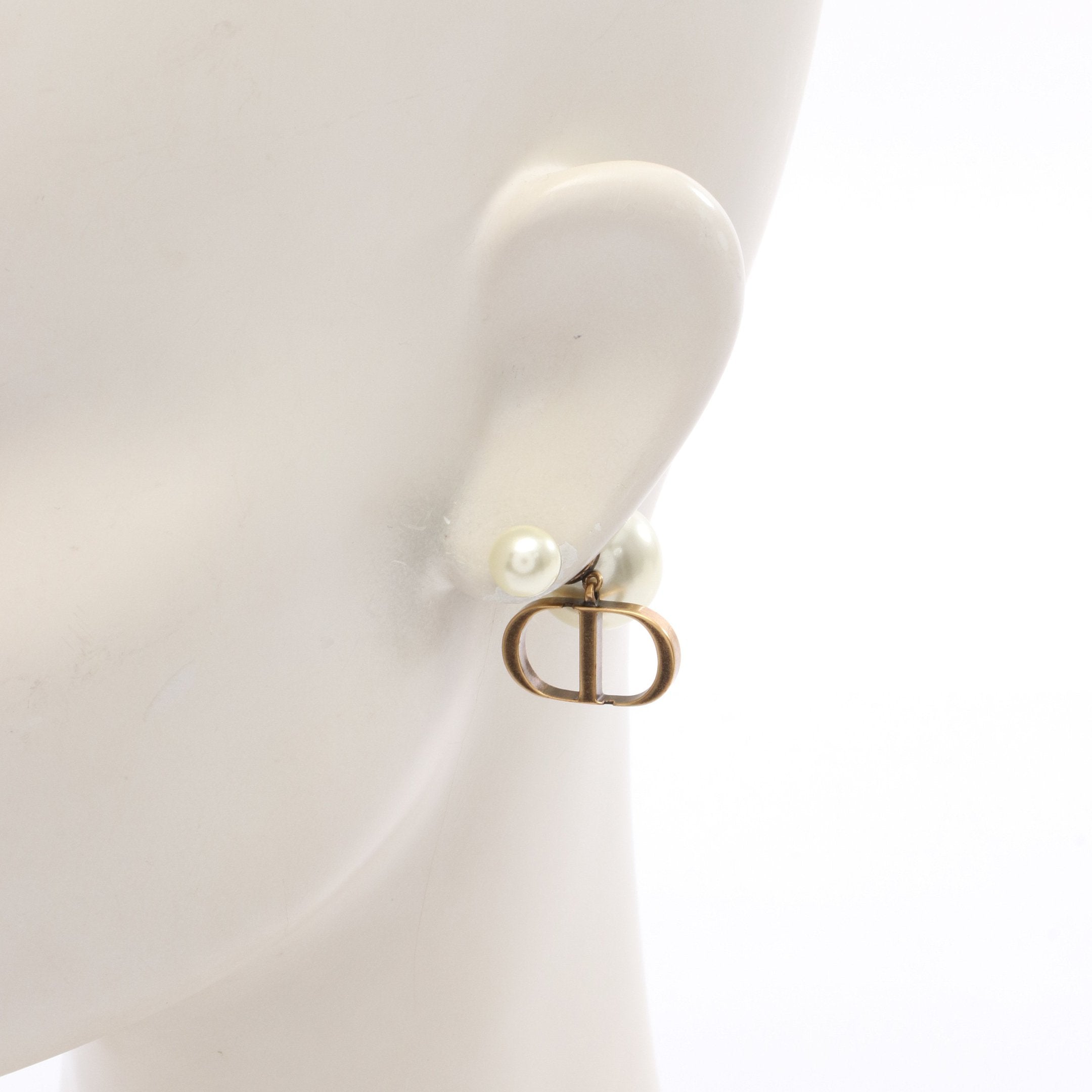 CDロゴ ピアス GP フェイクパール ゴールド オフホワイト クリスチャン