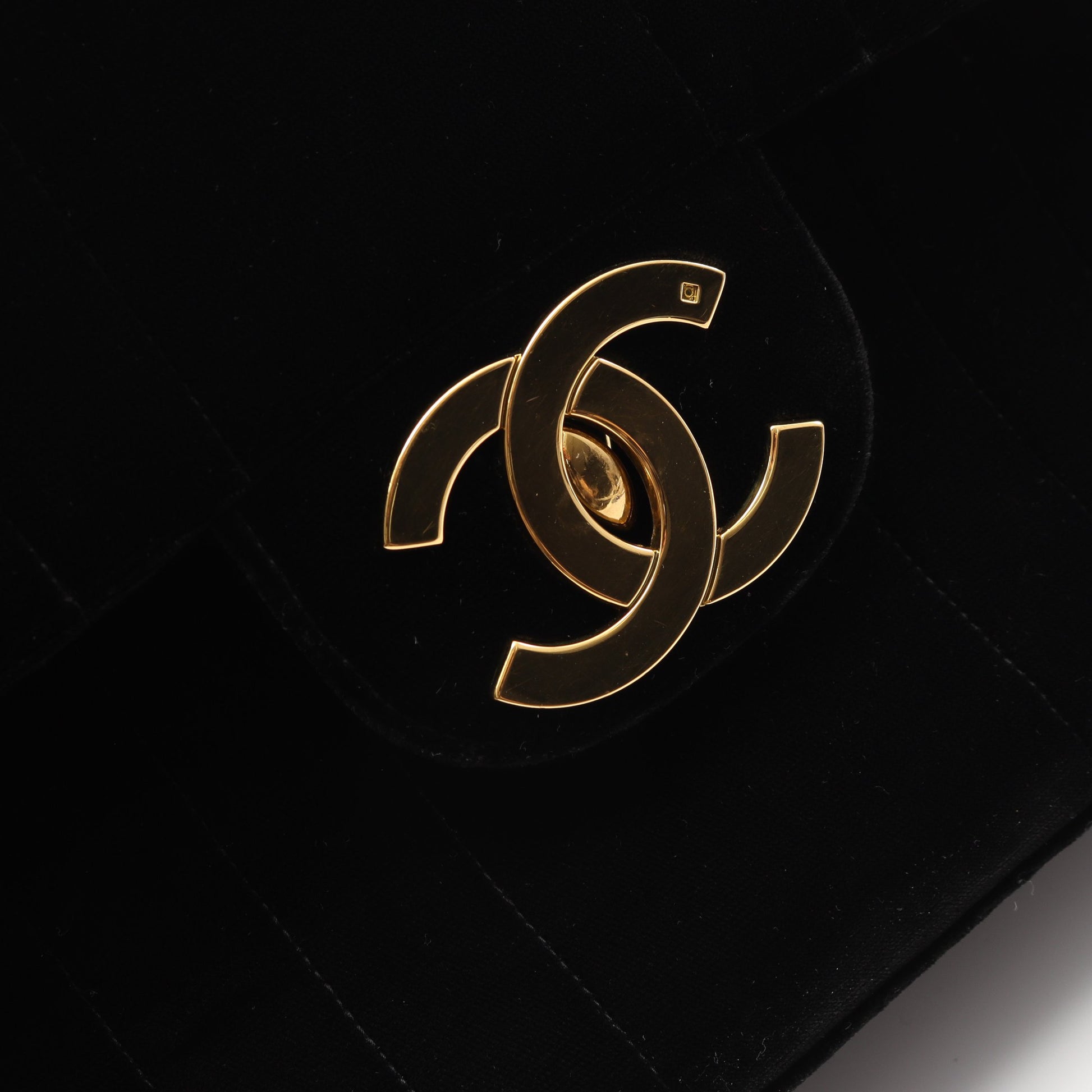 デカマトラッセ30 シングルフラップ Wチェーンショルダーバッグ ベロア ブラック ゴールド金具 シャネル バッグ CHANEL