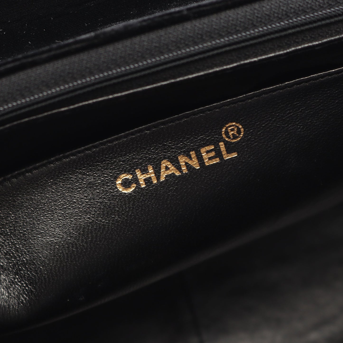 デカマトラッセ30 シングルフラップ Wチェーンショルダーバッグ ベロア ブラック ゴールド金具 シャネル バッグ CHANEL